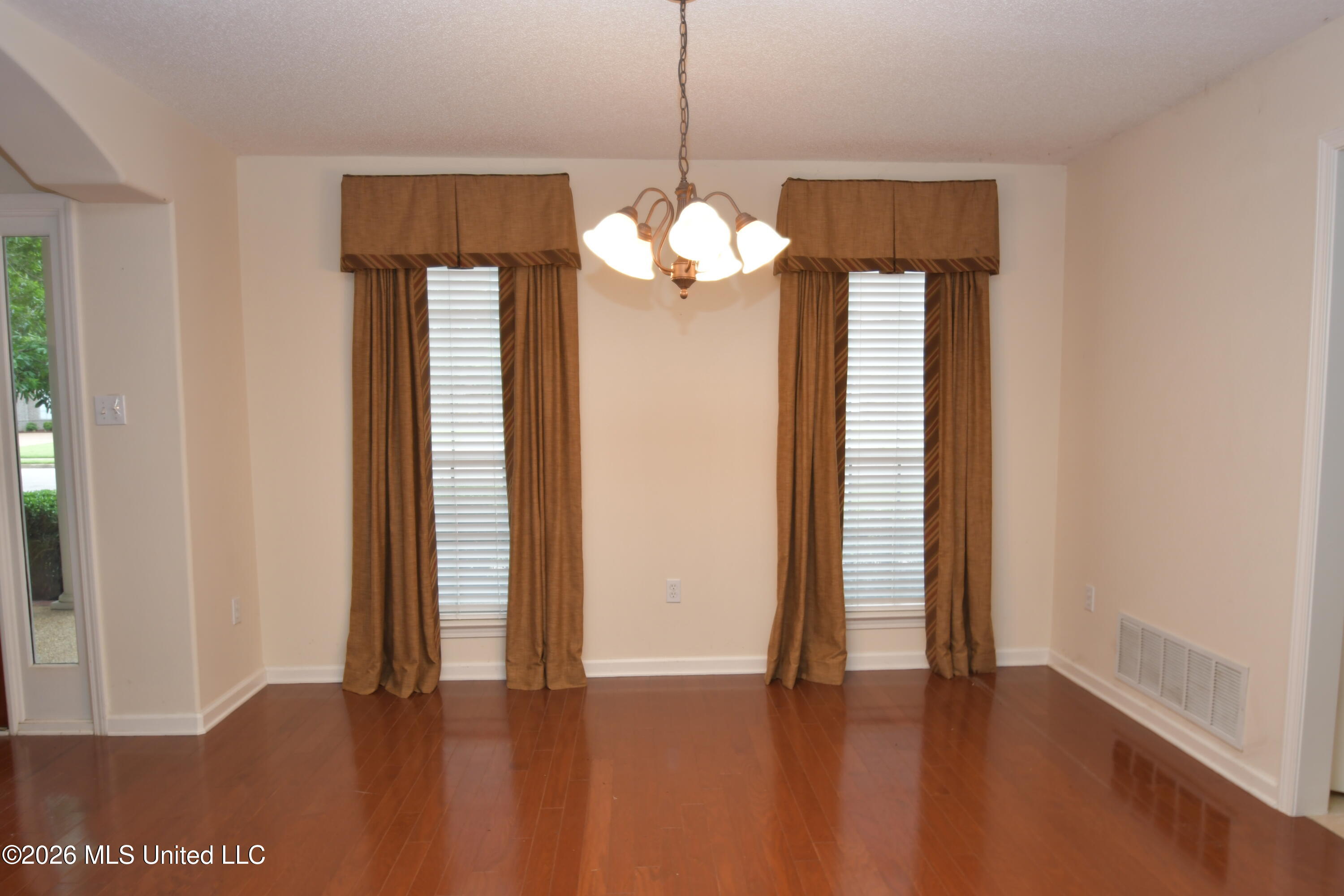 616 Ridge View Drive Property Photo 4