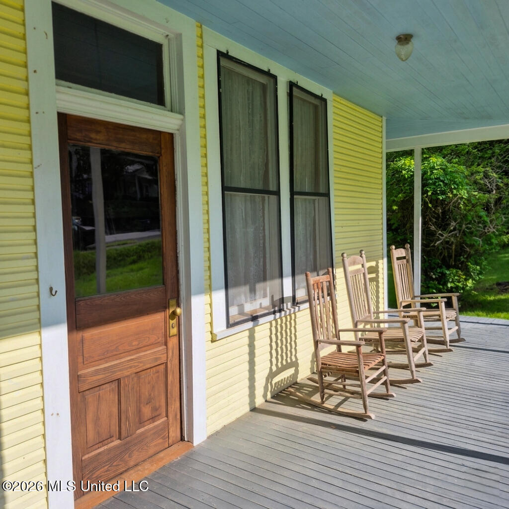 304 S Main Street Property Photo 4