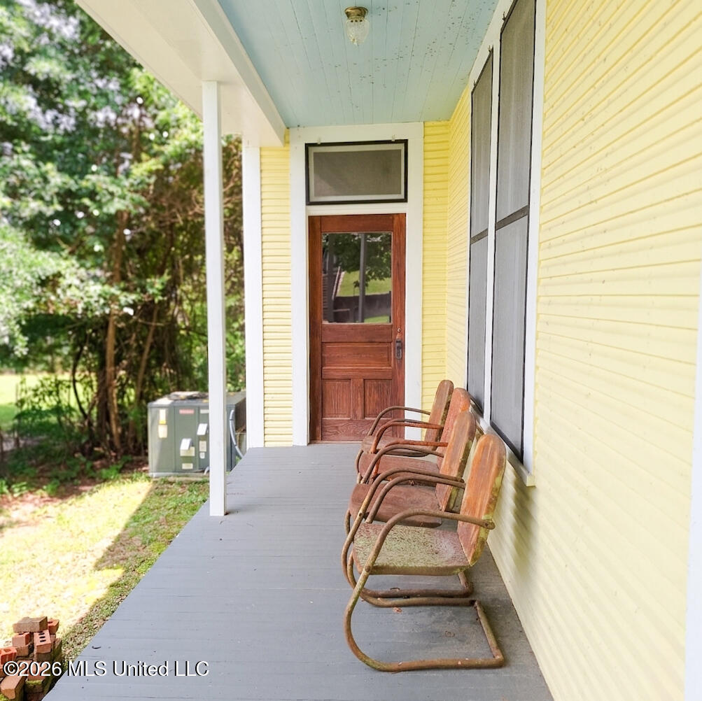 304 S Main Street Property Photo 6