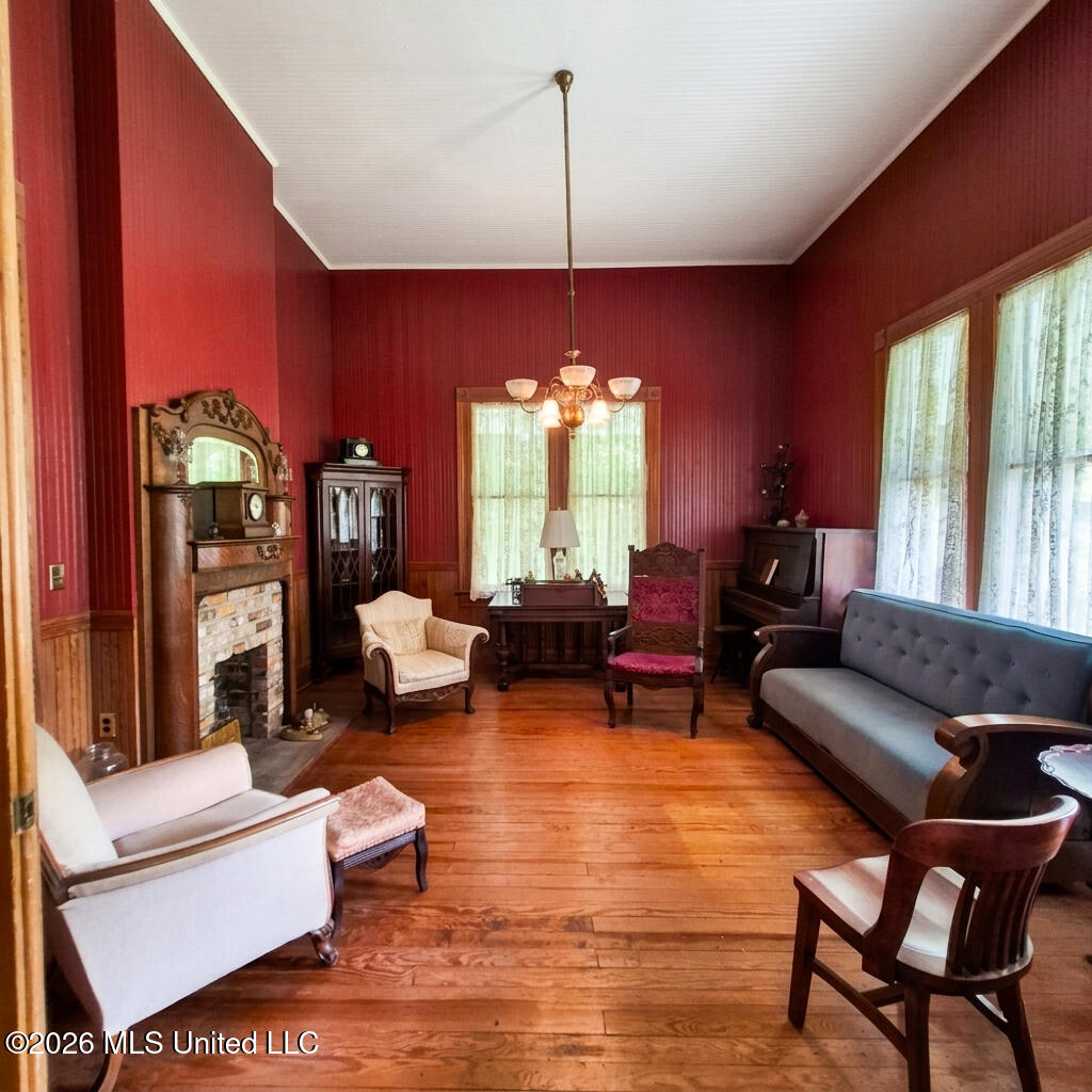 304 S Main Street Property Photo 8