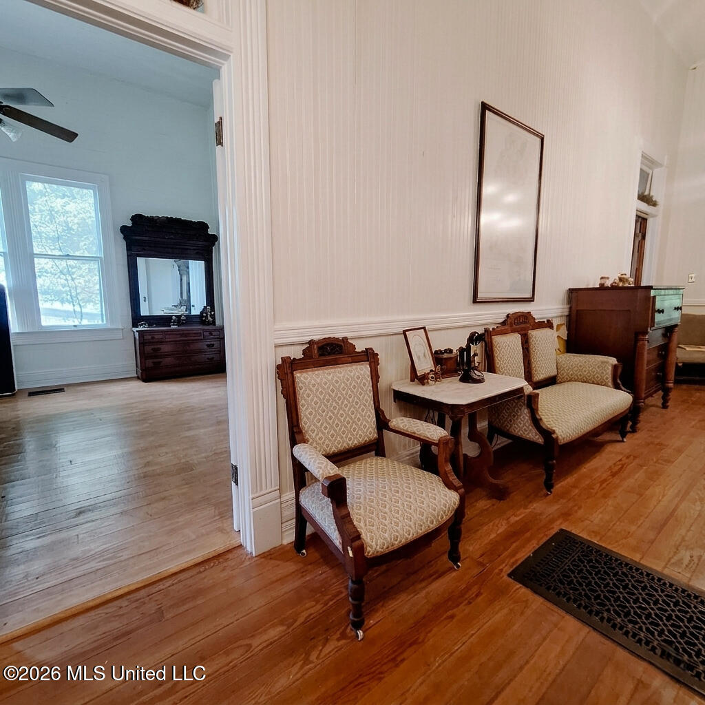 304 S Main Street Property Photo 18