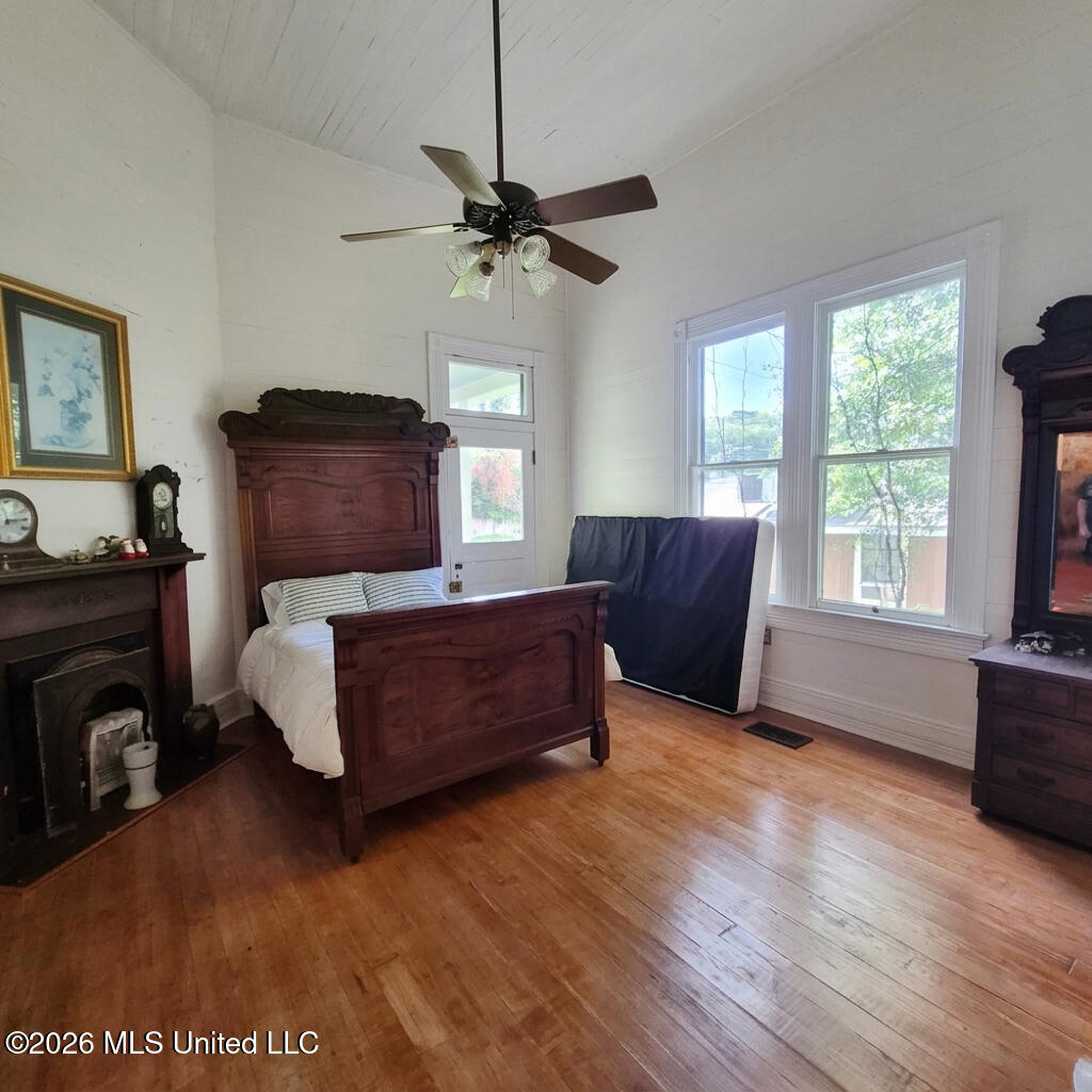 304 S Main Street Property Photo 25