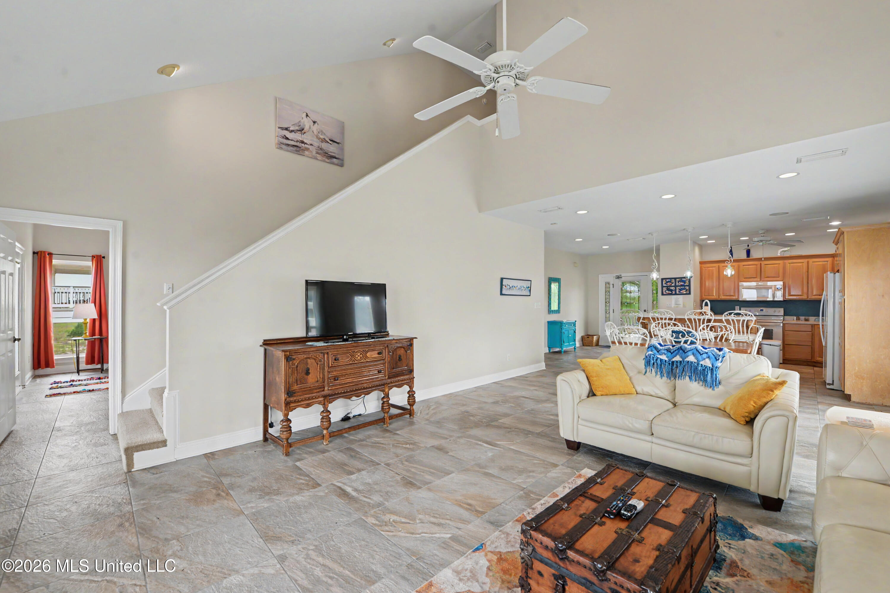 7613 Belle Fontaine Drive Property Photo 6