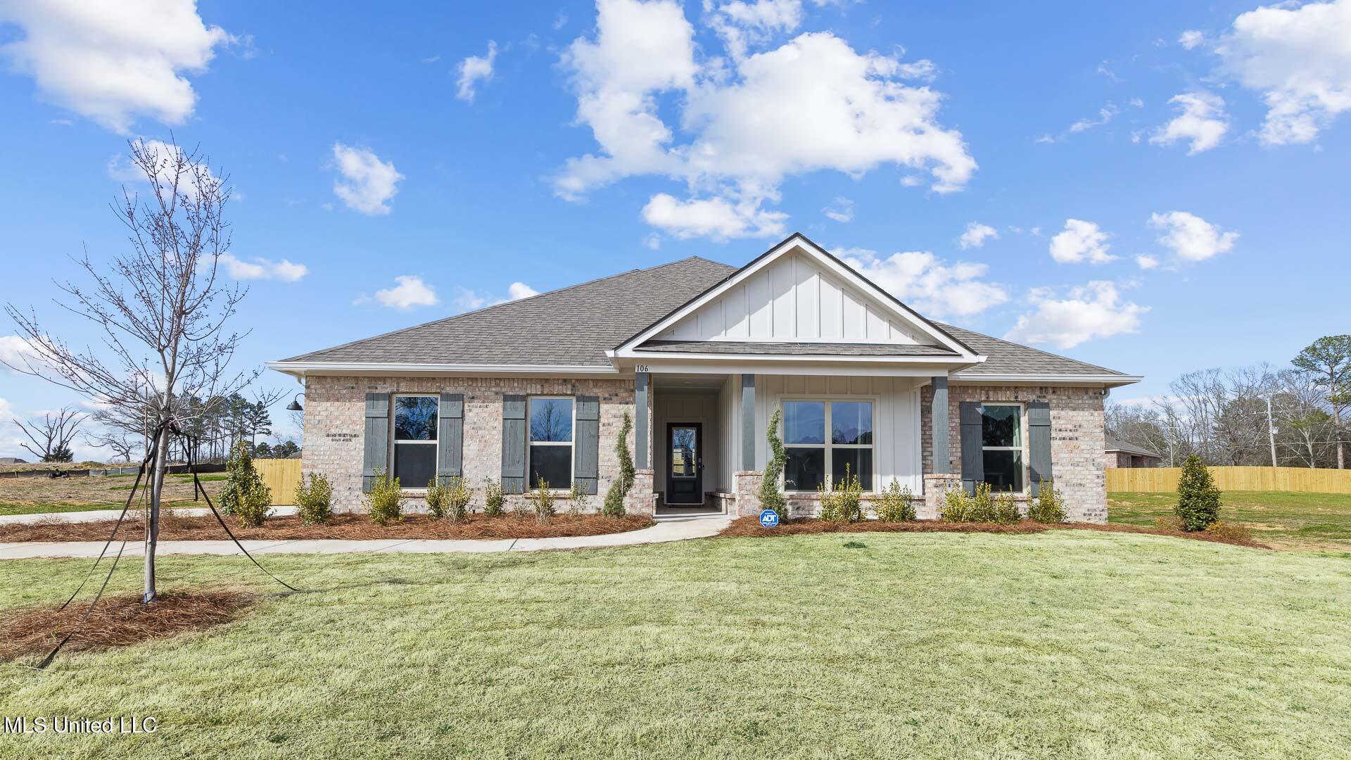 719 Honeysuckle Loop Property Photo 1