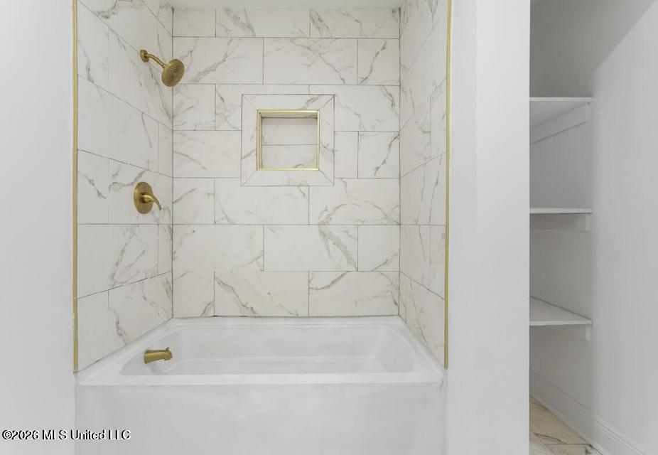 4024 Castenera Avenue Property Photo 10