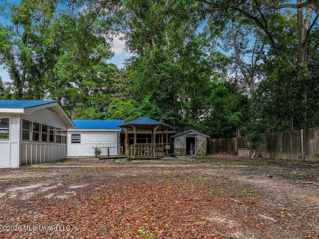 4024 Castenera Avenue Property Photo 14