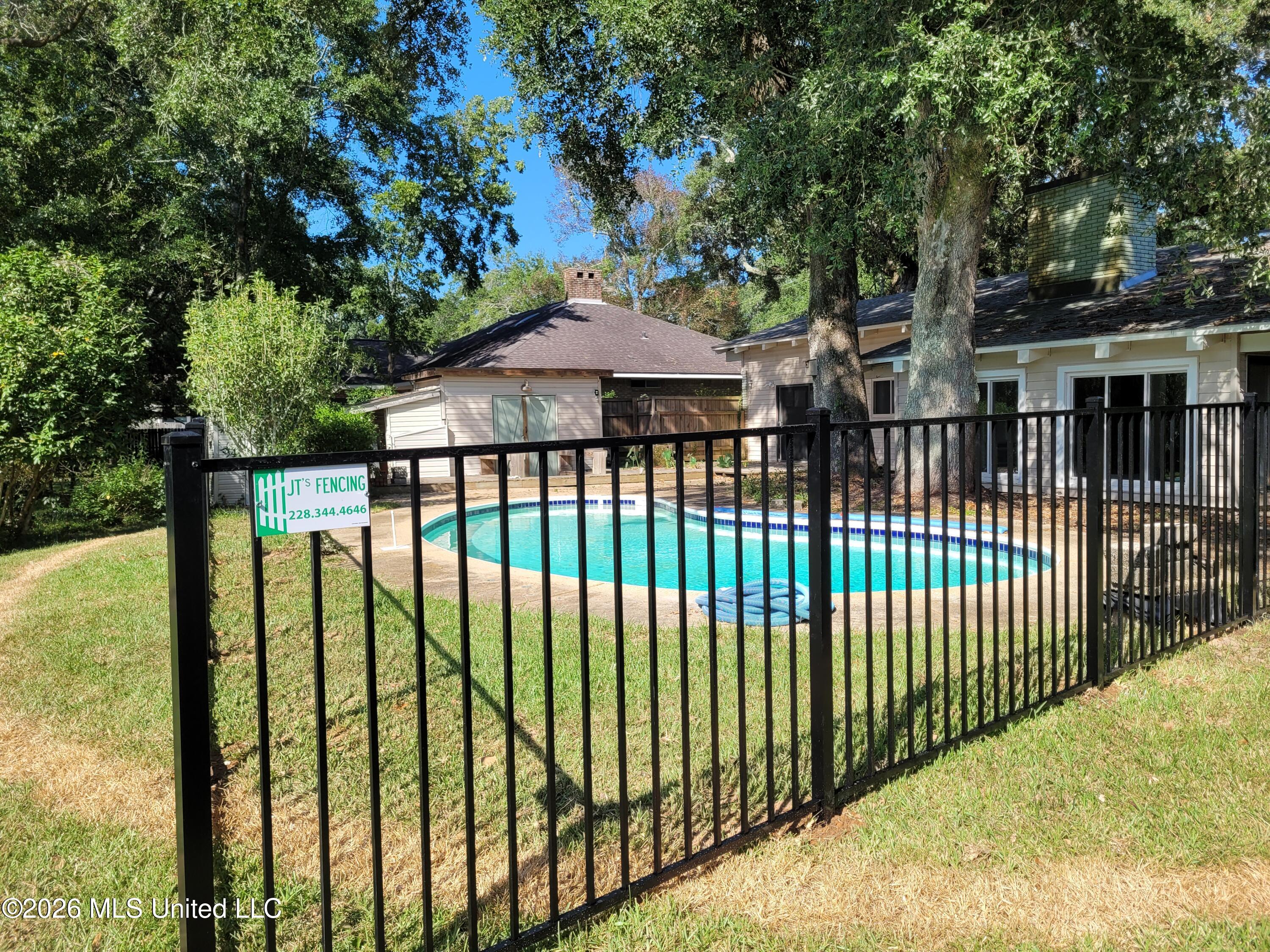 6621 Golf Club Drive Property Photo 4