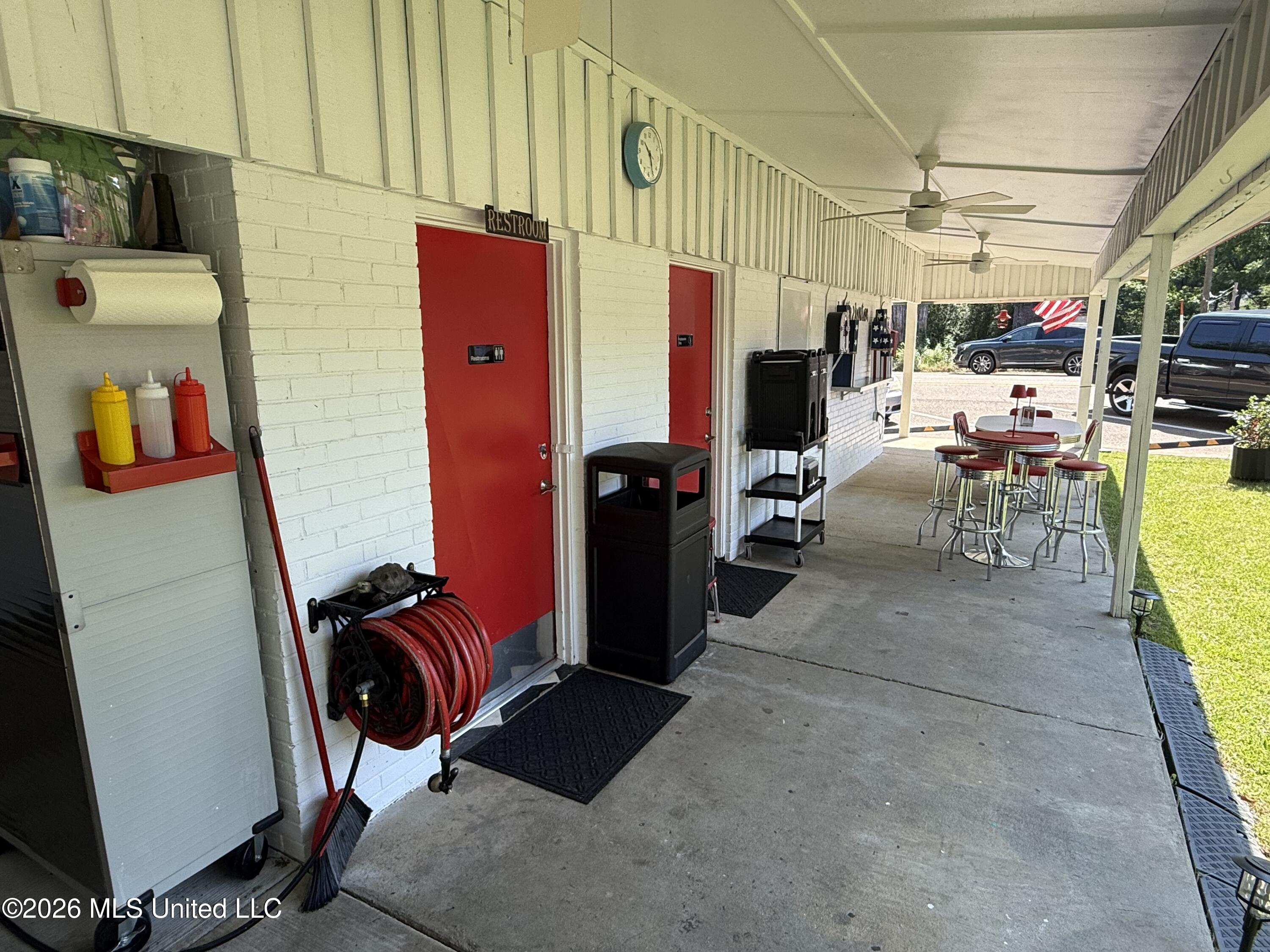 1105 Grand Avenue Property Photo 15