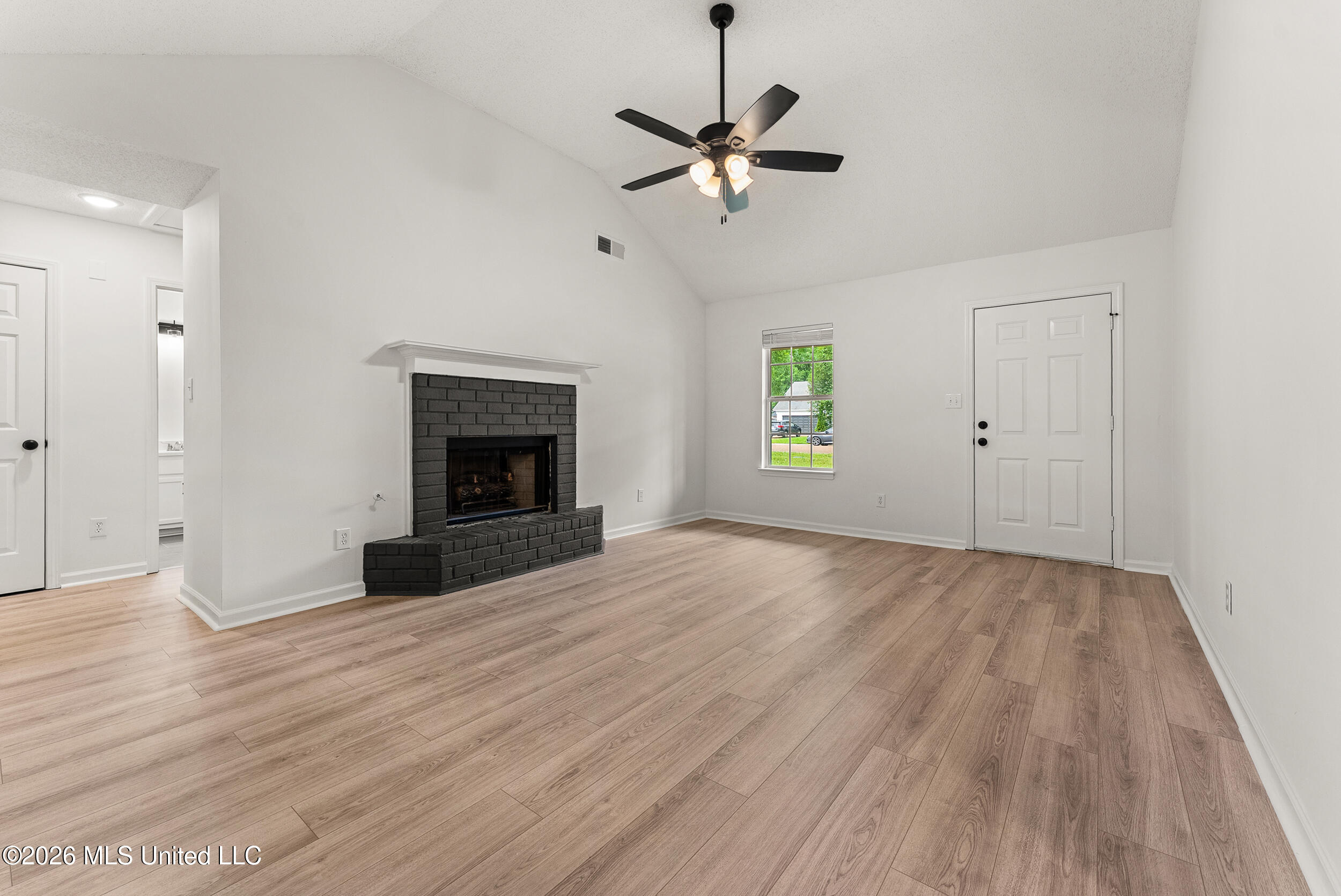 5652 Kentwood Drive Property Photo 6
