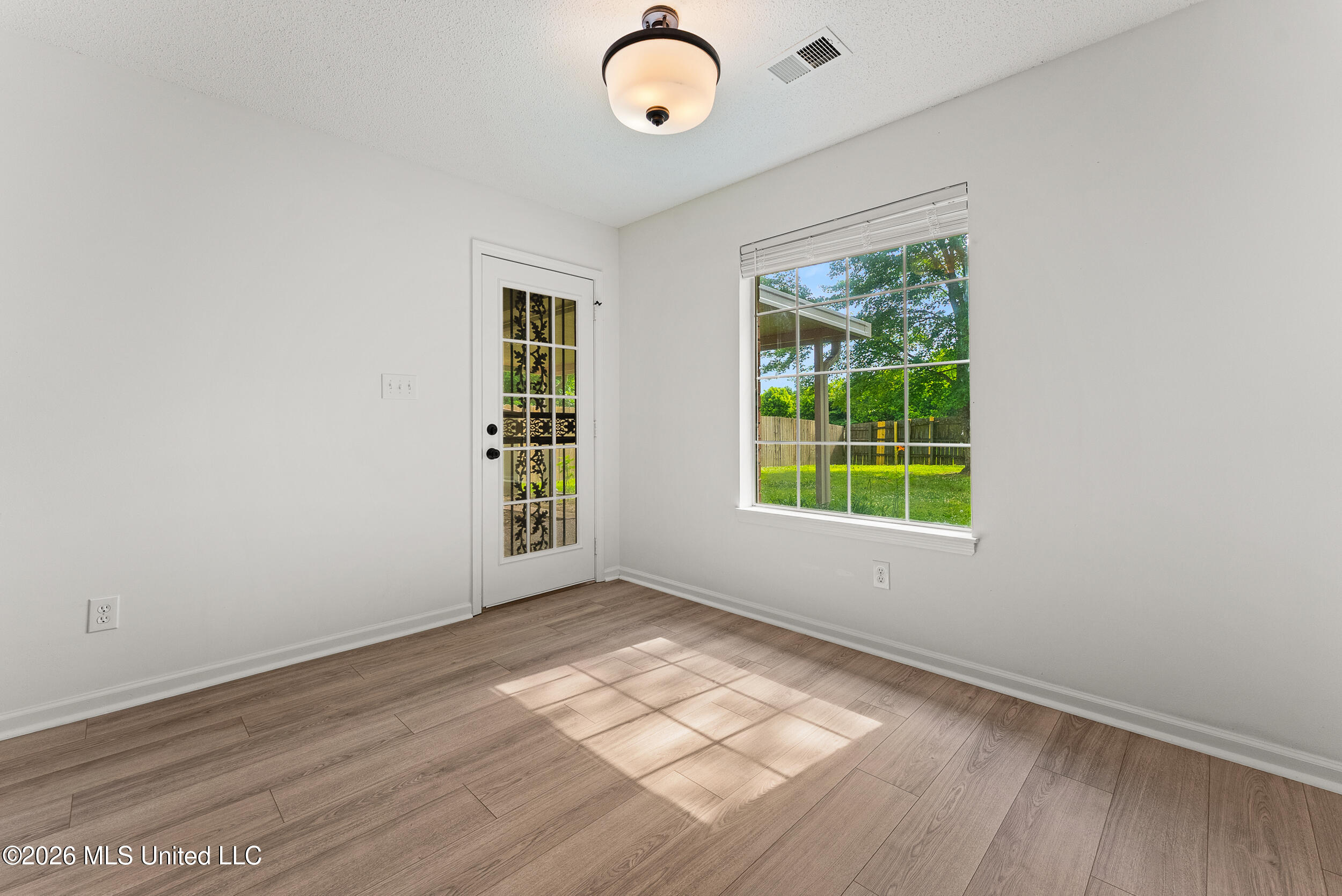 5652 Kentwood Drive Property Photo 13