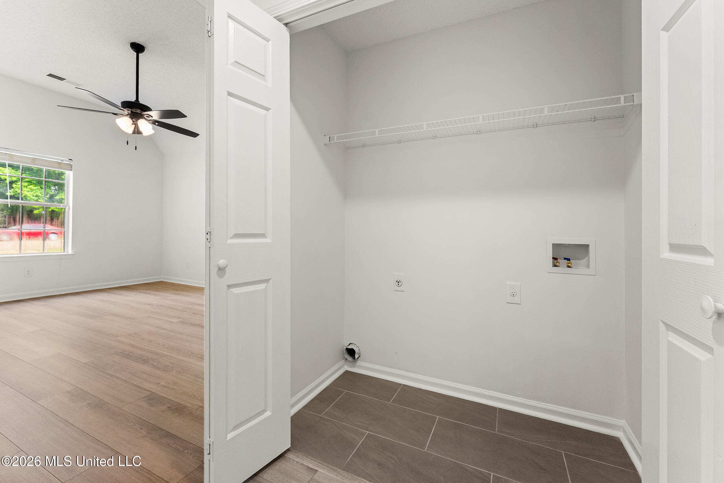 5652 Kentwood Drive Property Photo 14