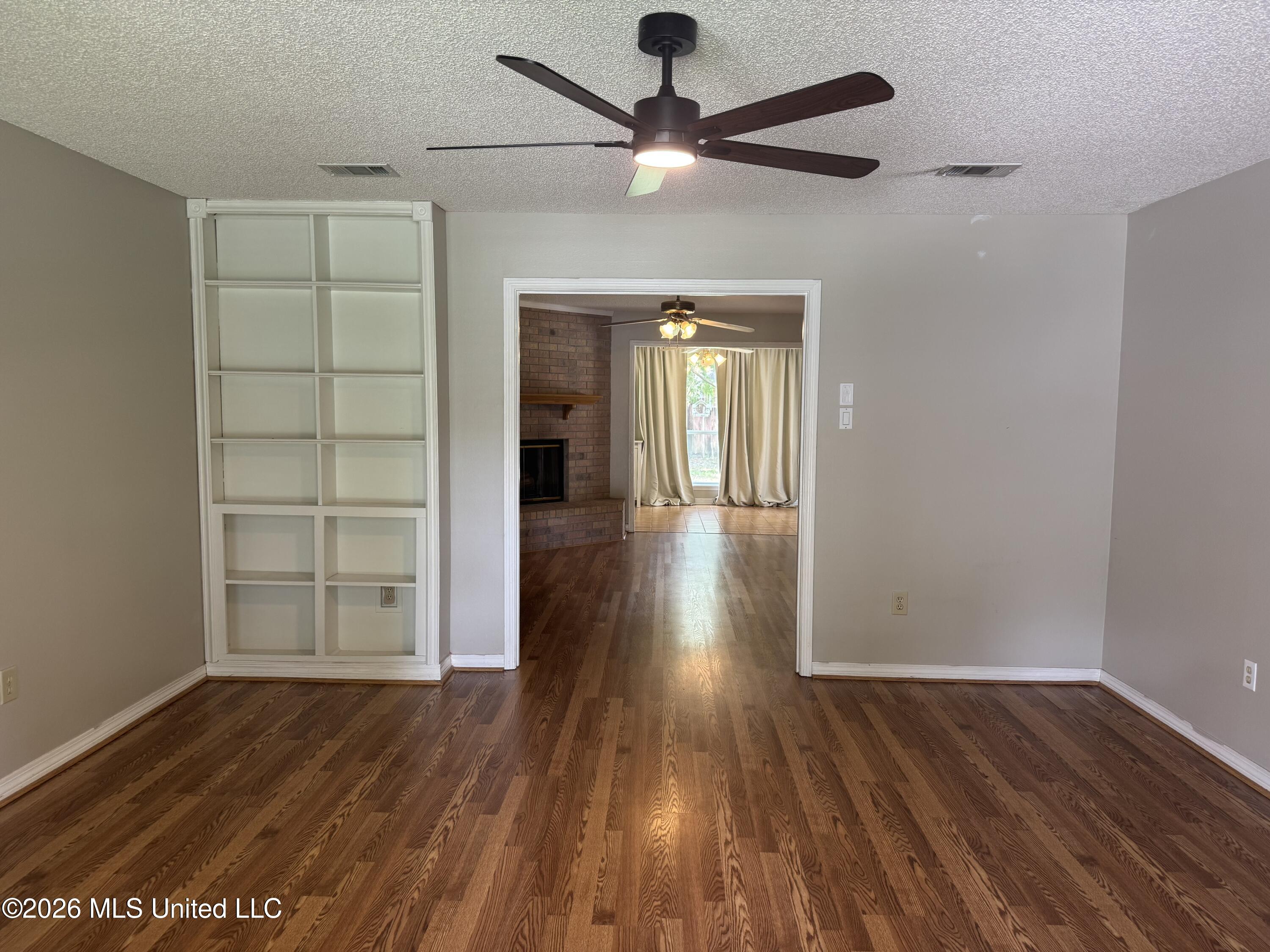 644 Iona Street Property Photo 2