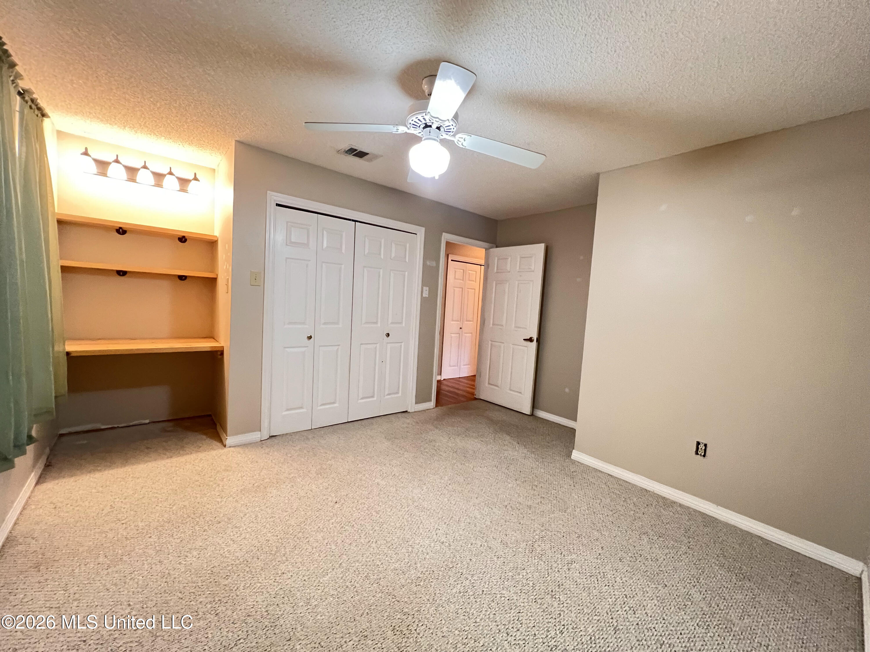 644 Iona Street Property Photo 9