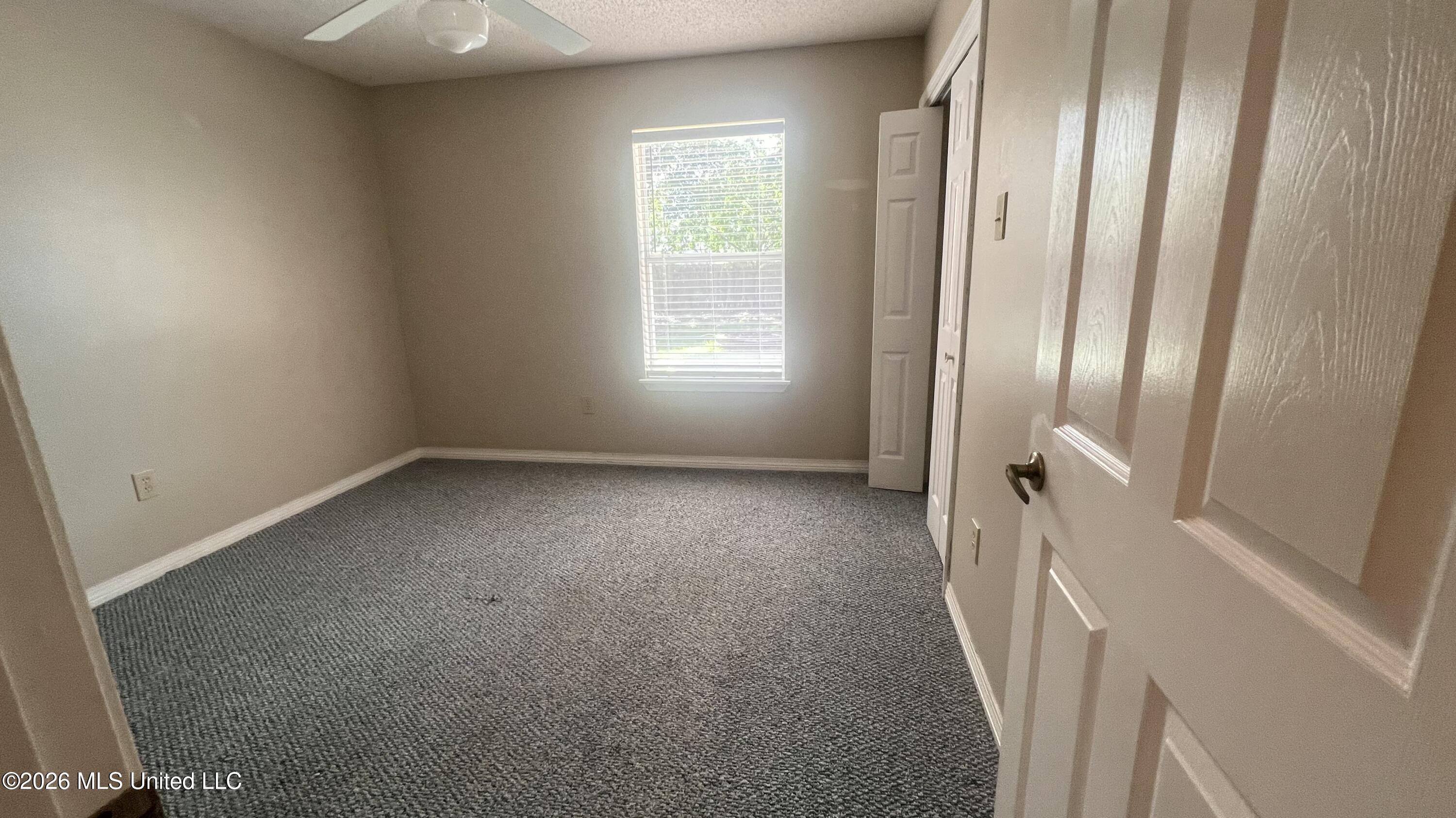 644 Iona Street Property Photo 10