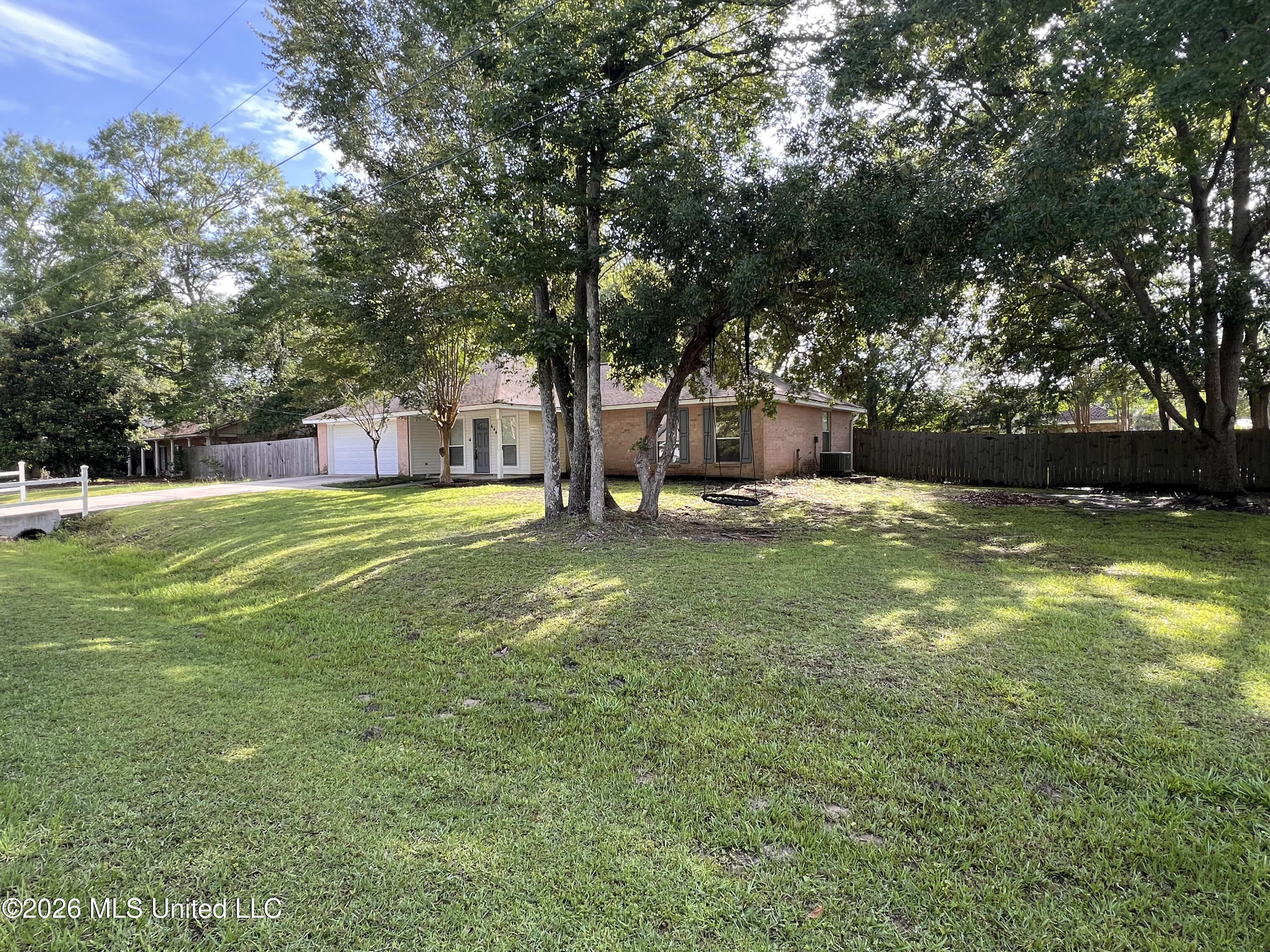 644 Iona Street Property Photo 14