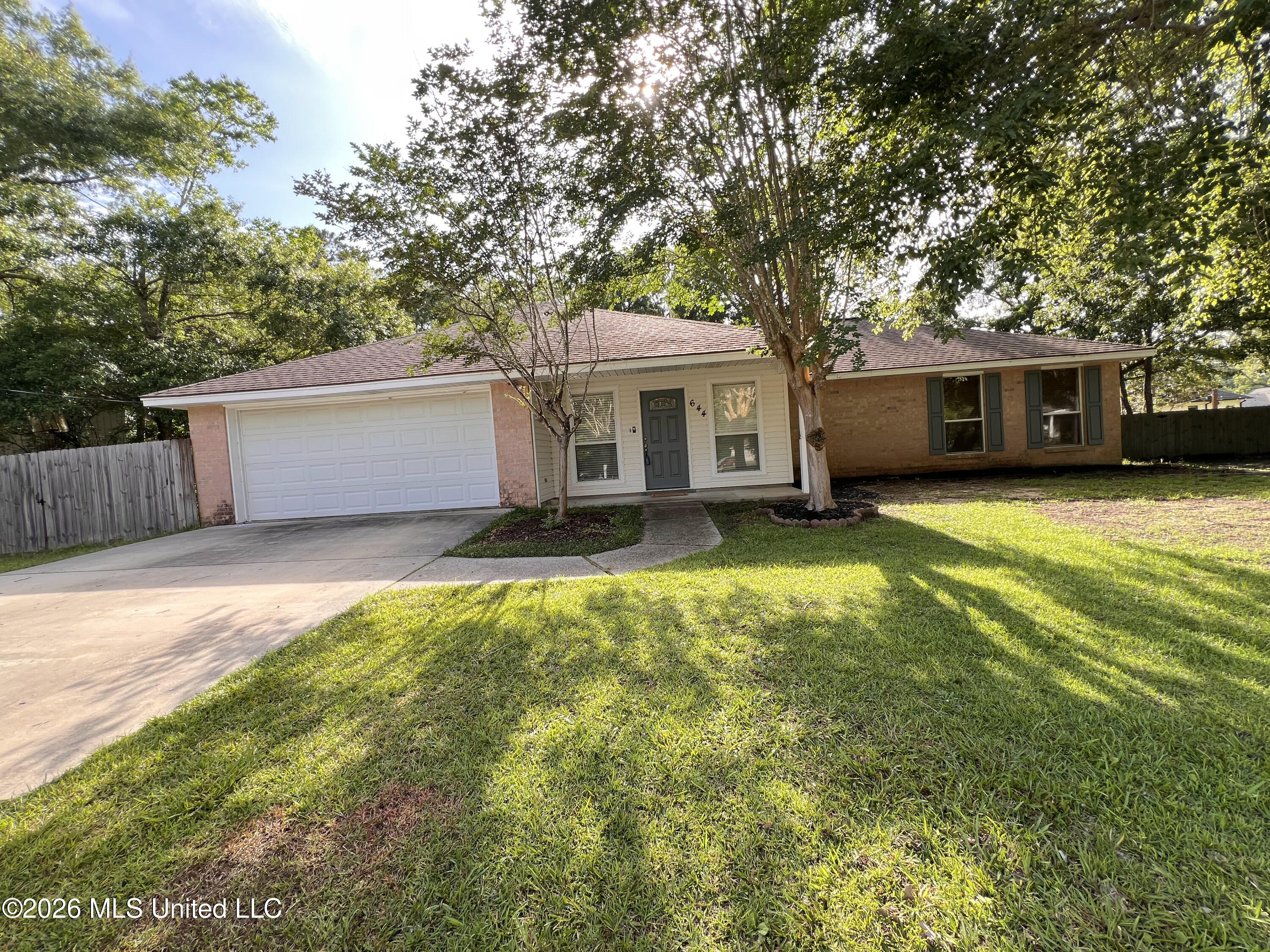644 Iona Street Property Photo 17