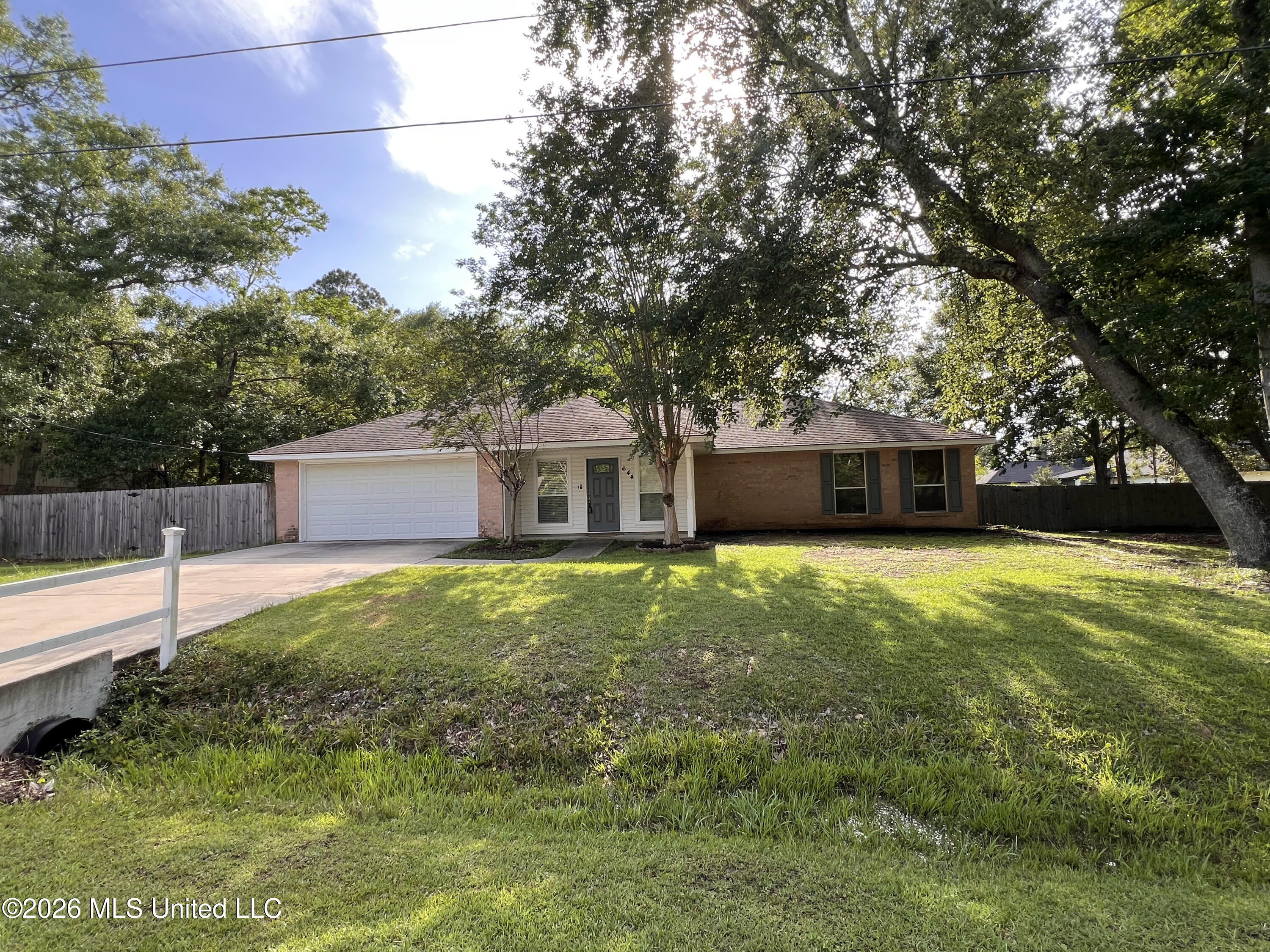 644 Iona Street Property Photo 18