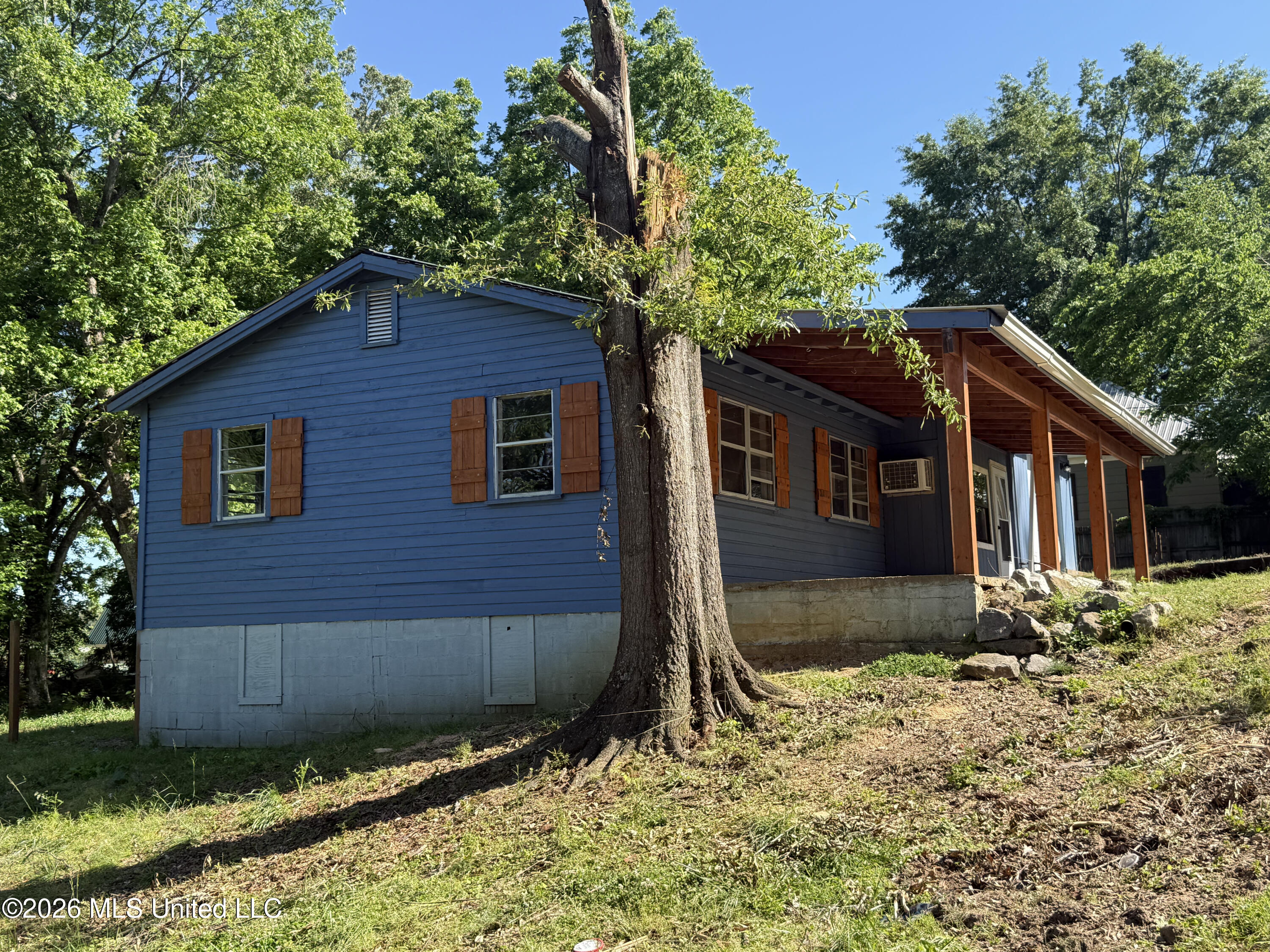 1208 Bergland Street Property Photo 5