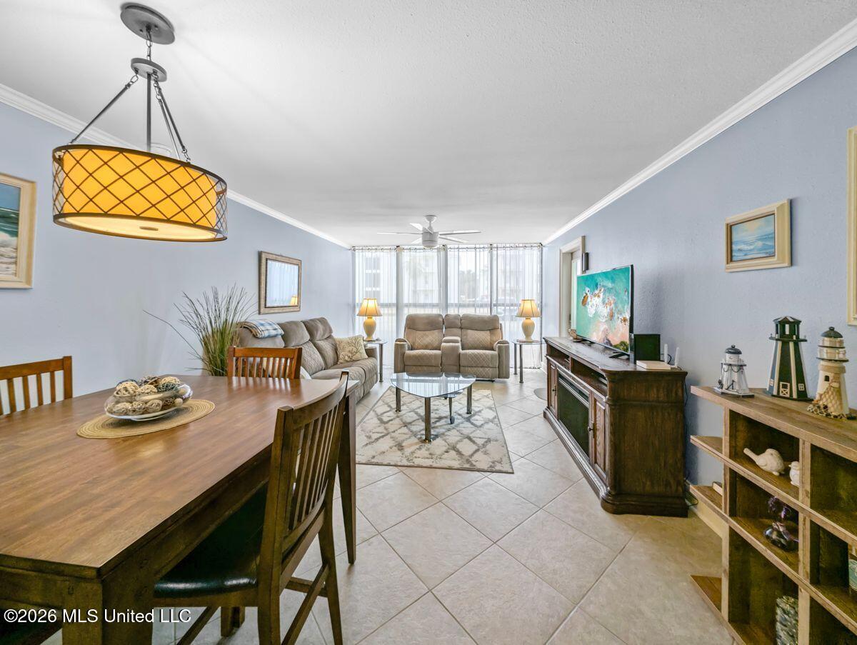 2046 Beach Boulevard Property Photo 3