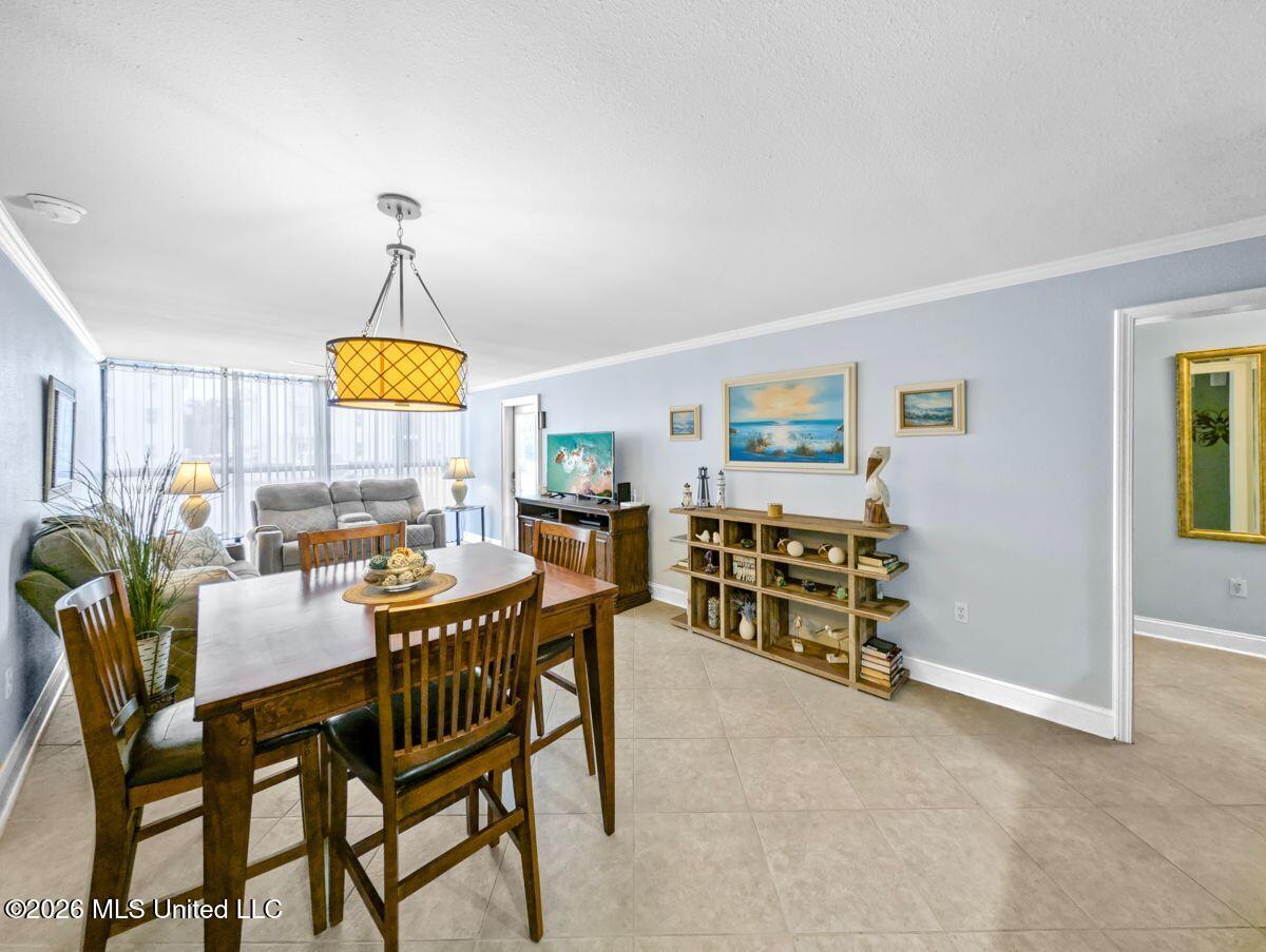 2046 Beach Boulevard Property Photo 4
