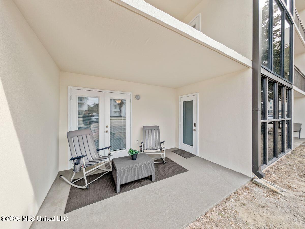 2046 Beach Boulevard Property Photo 5