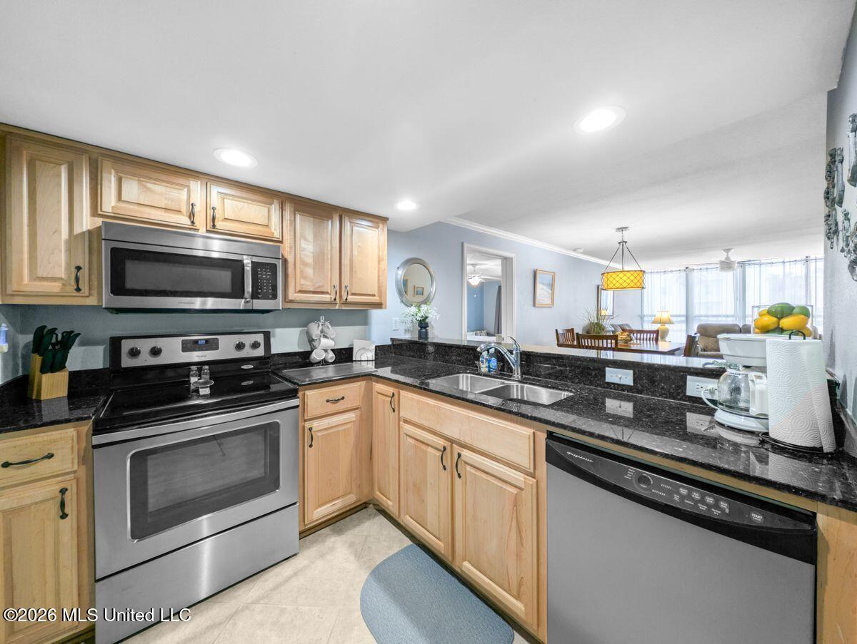 2046 Beach Boulevard Property Photo 7