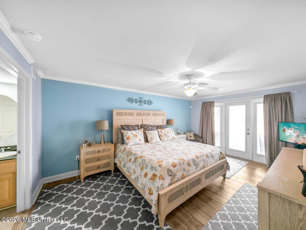 2046 Beach Boulevard Property Photo 8