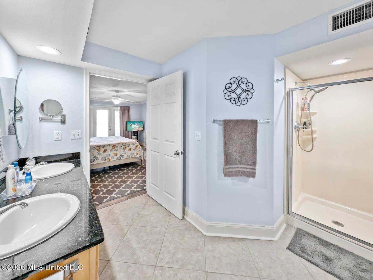 2046 Beach Boulevard Property Photo 11