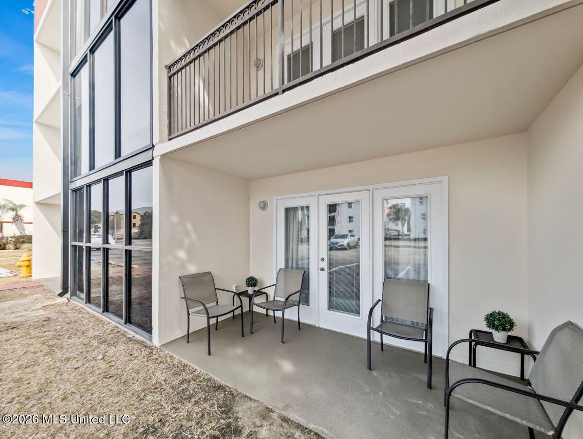 2046 Beach Boulevard Property Photo 13