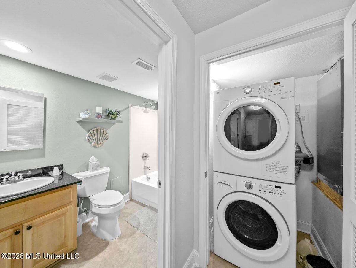 2046 Beach Boulevard Property Photo 17