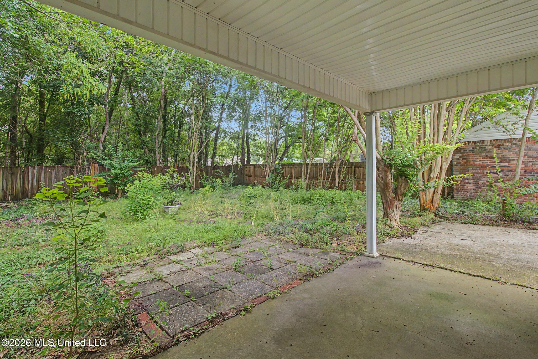 12221 Breezeway Circle Property Photo 8