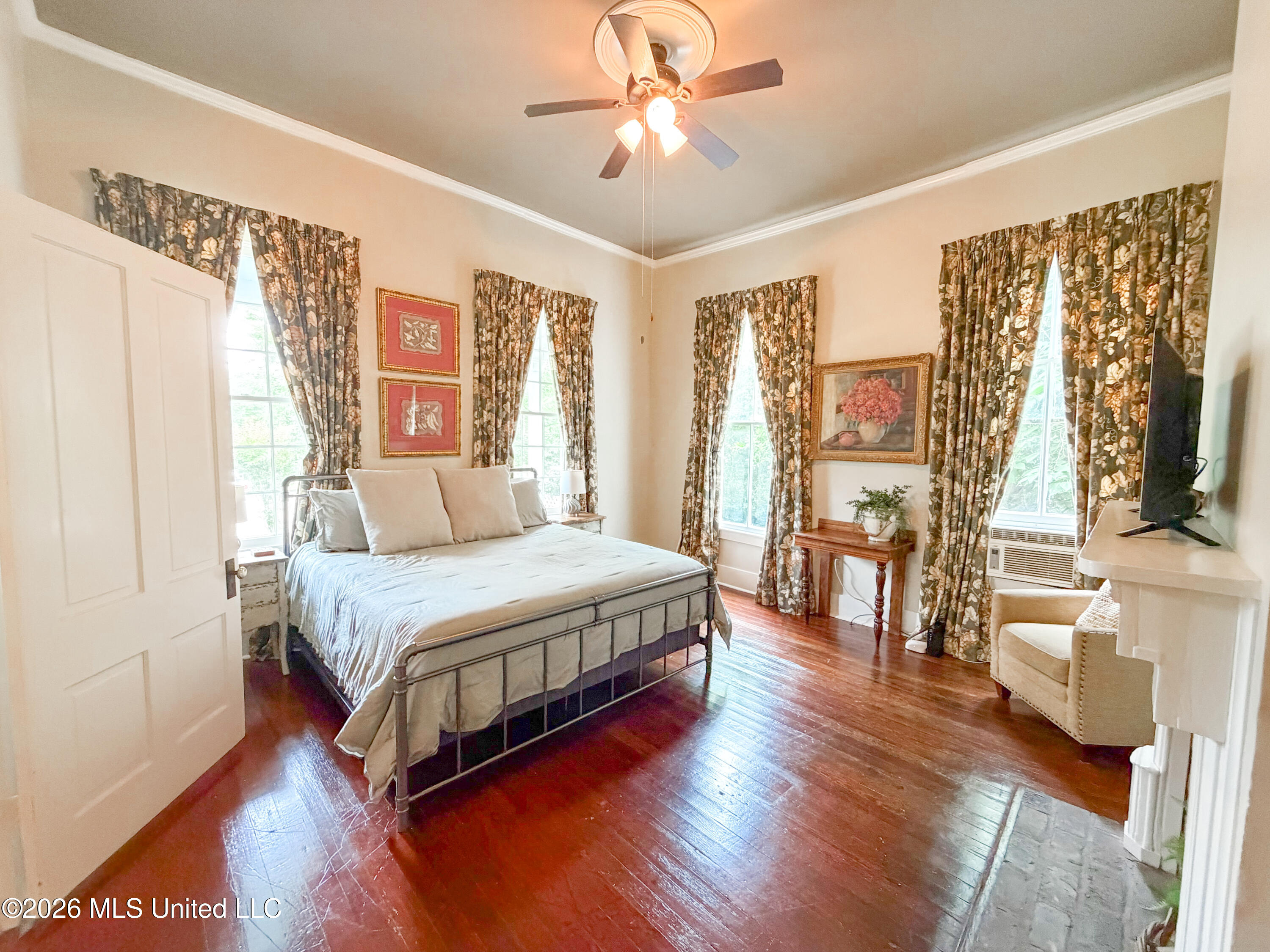 914 State Street Property Photo 11