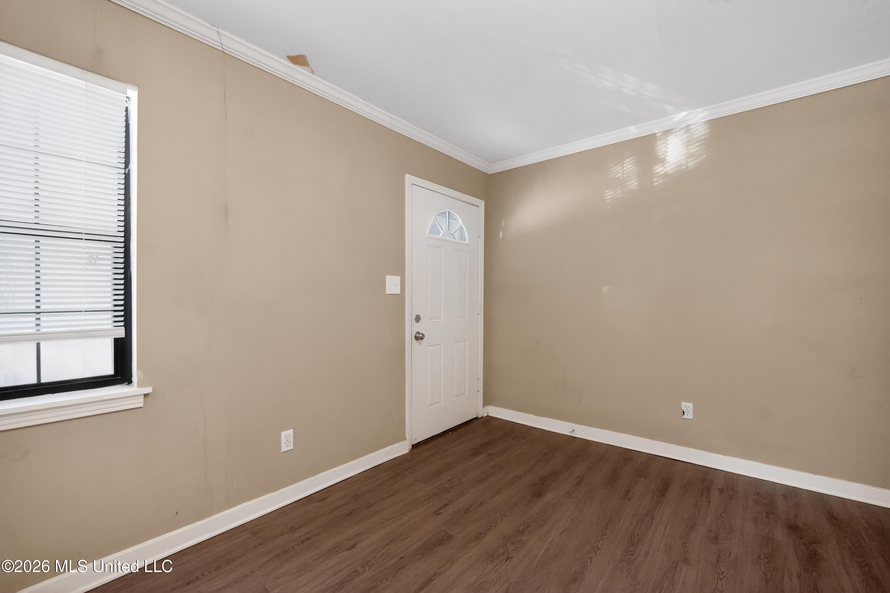 1734 Wood Glen Property Photo 6