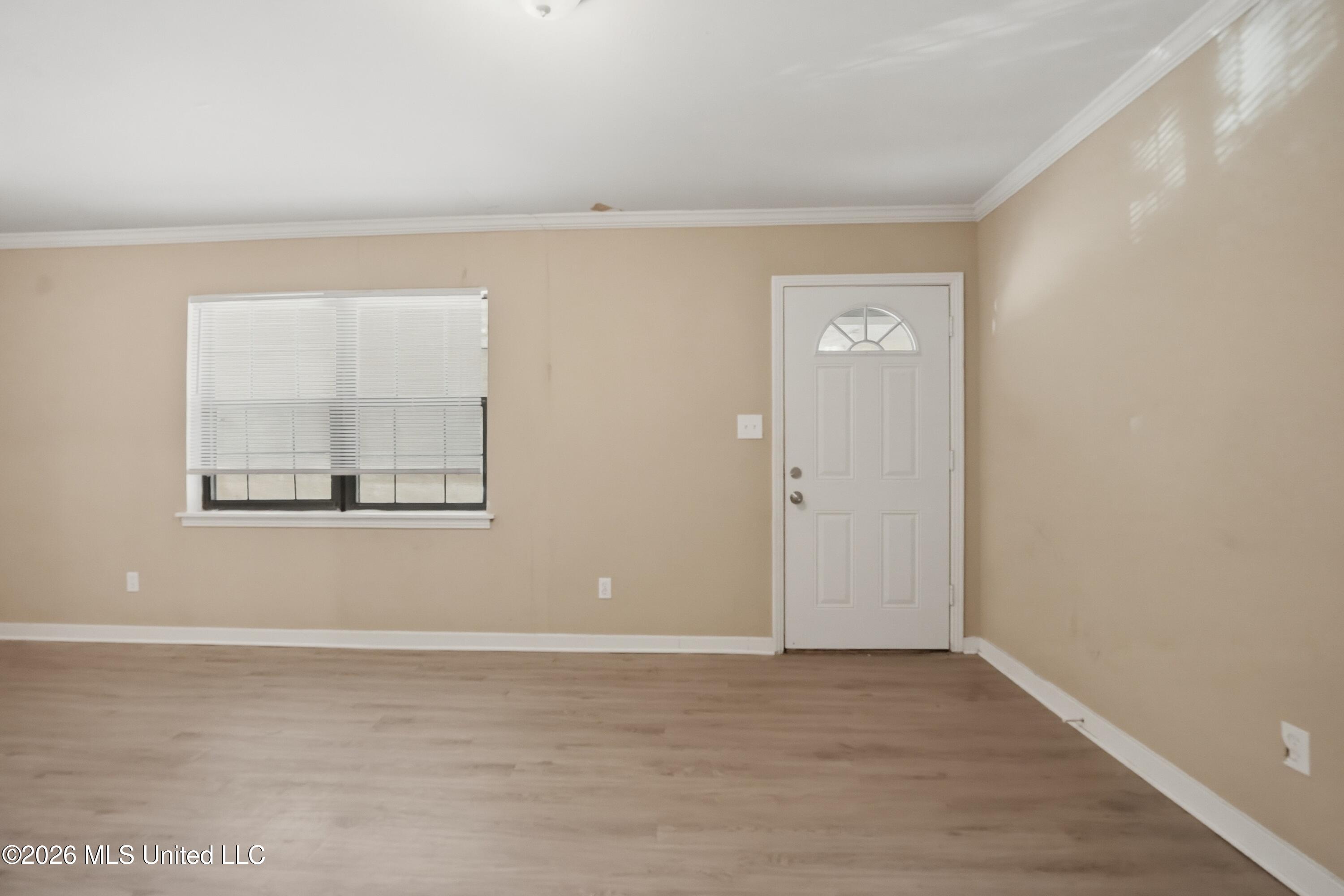1734 Wood Glen Property Photo 8