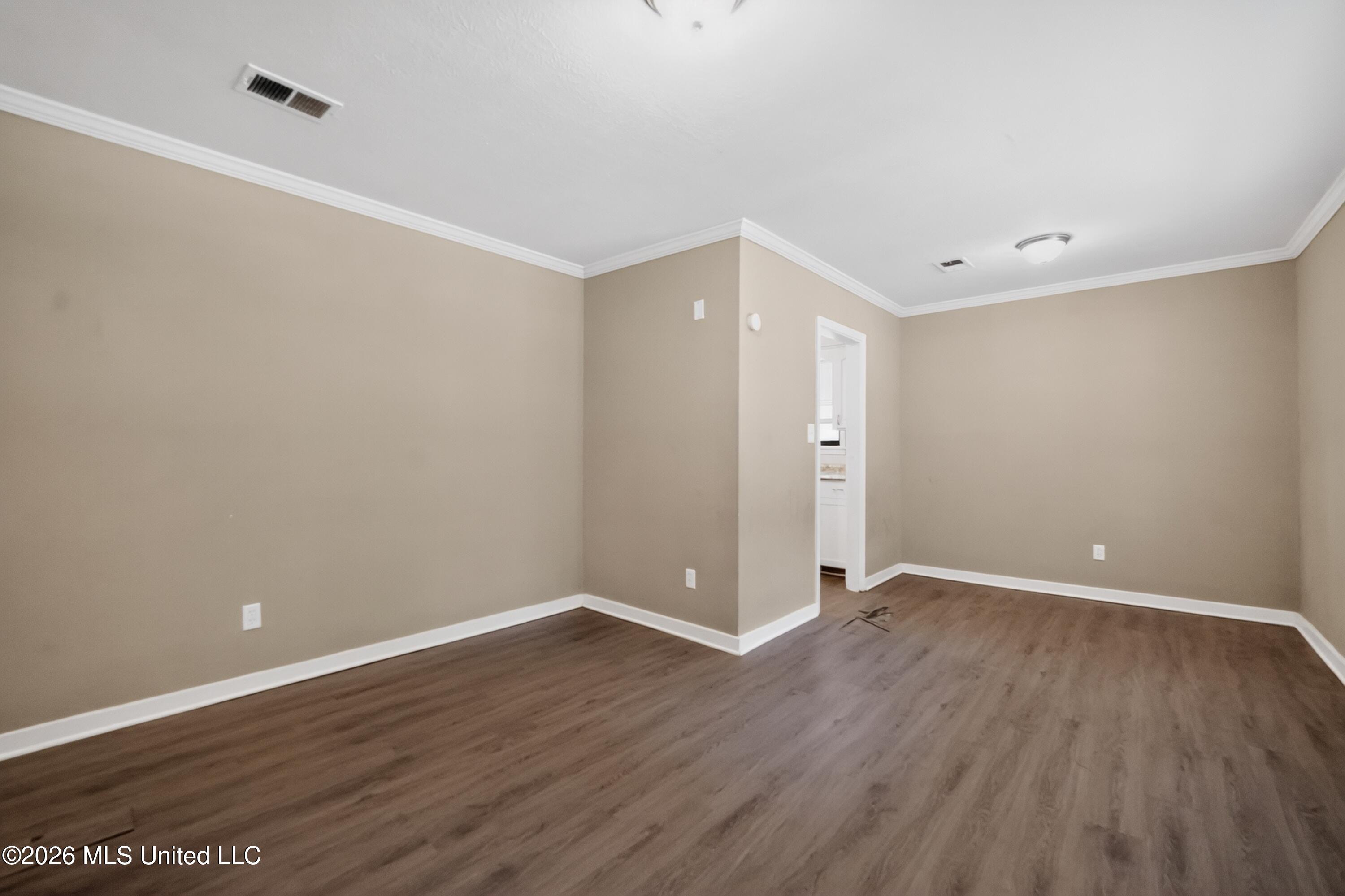 1734 Wood Glen Property Photo 9