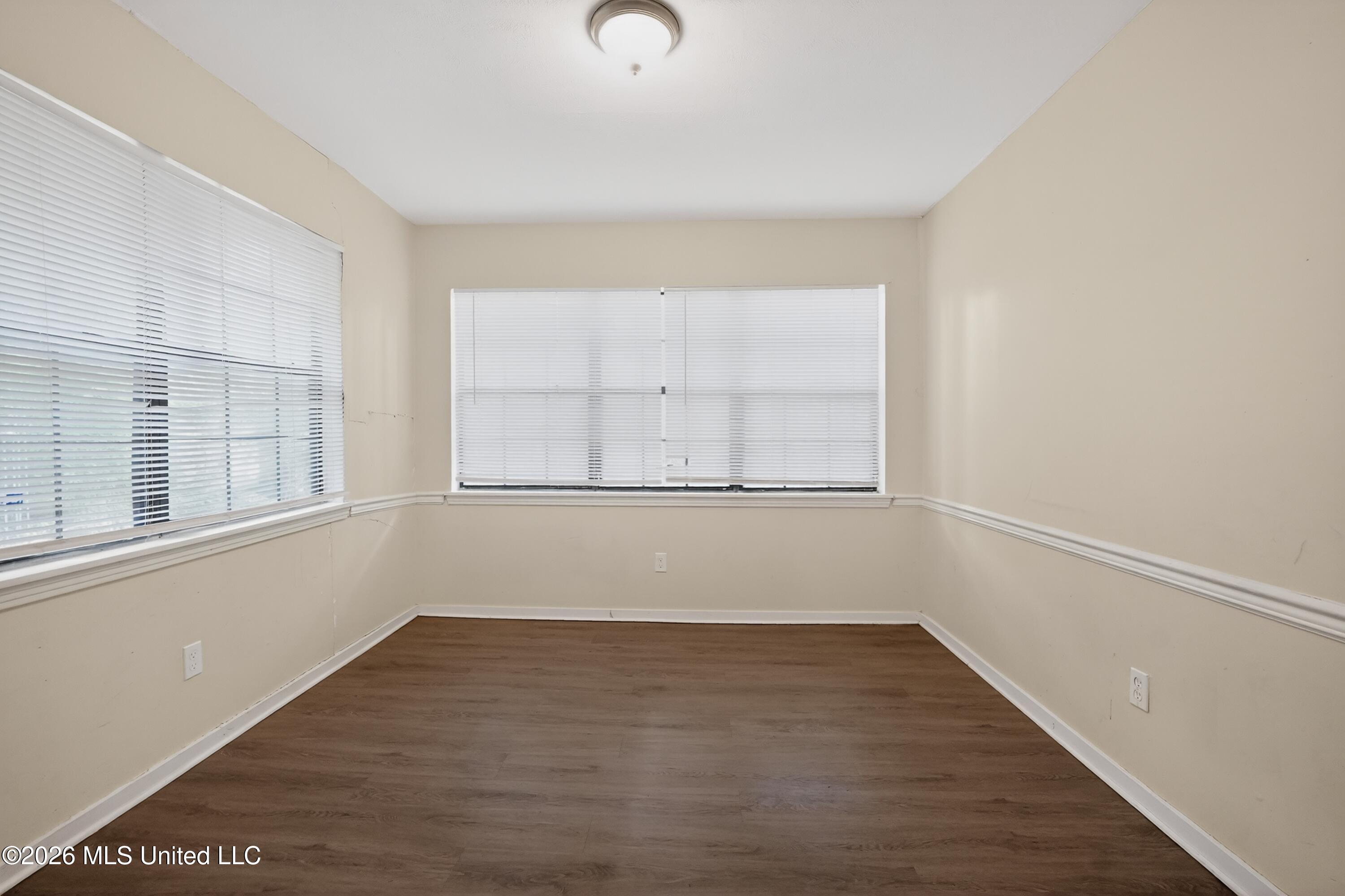 1734 Wood Glen Property Photo 10