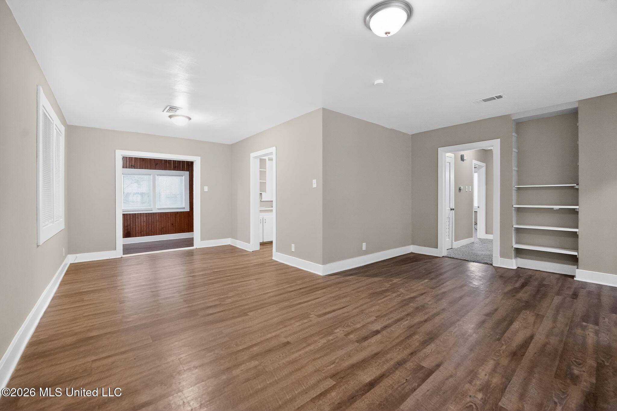 4875 Sheridan Drive Property Photo 4
