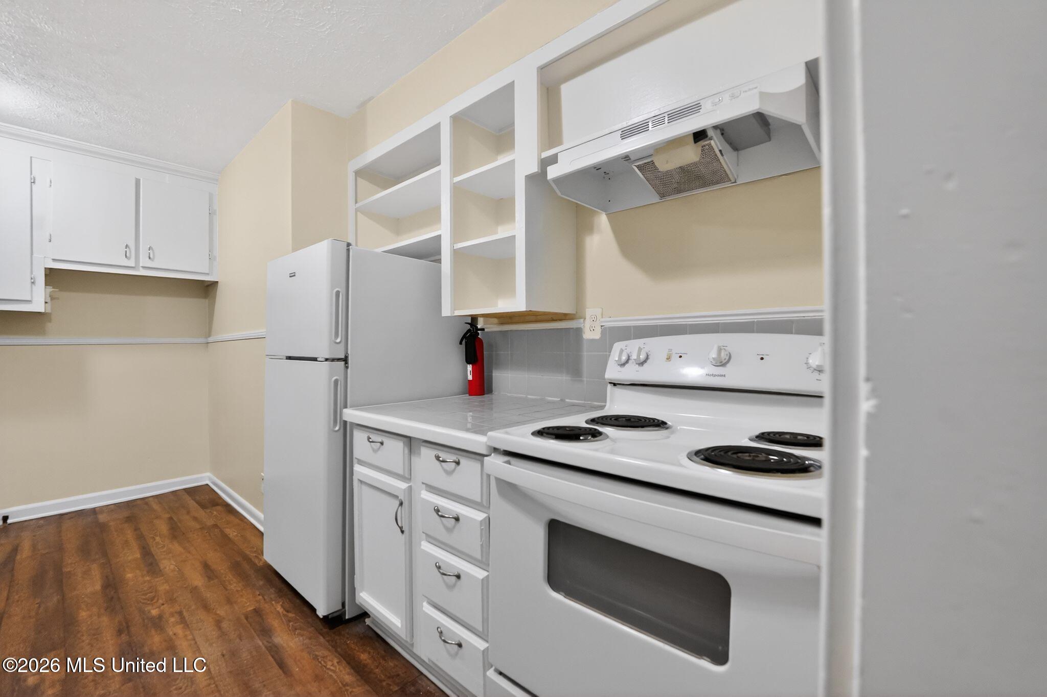 4875 Sheridan Drive Property Photo 5
