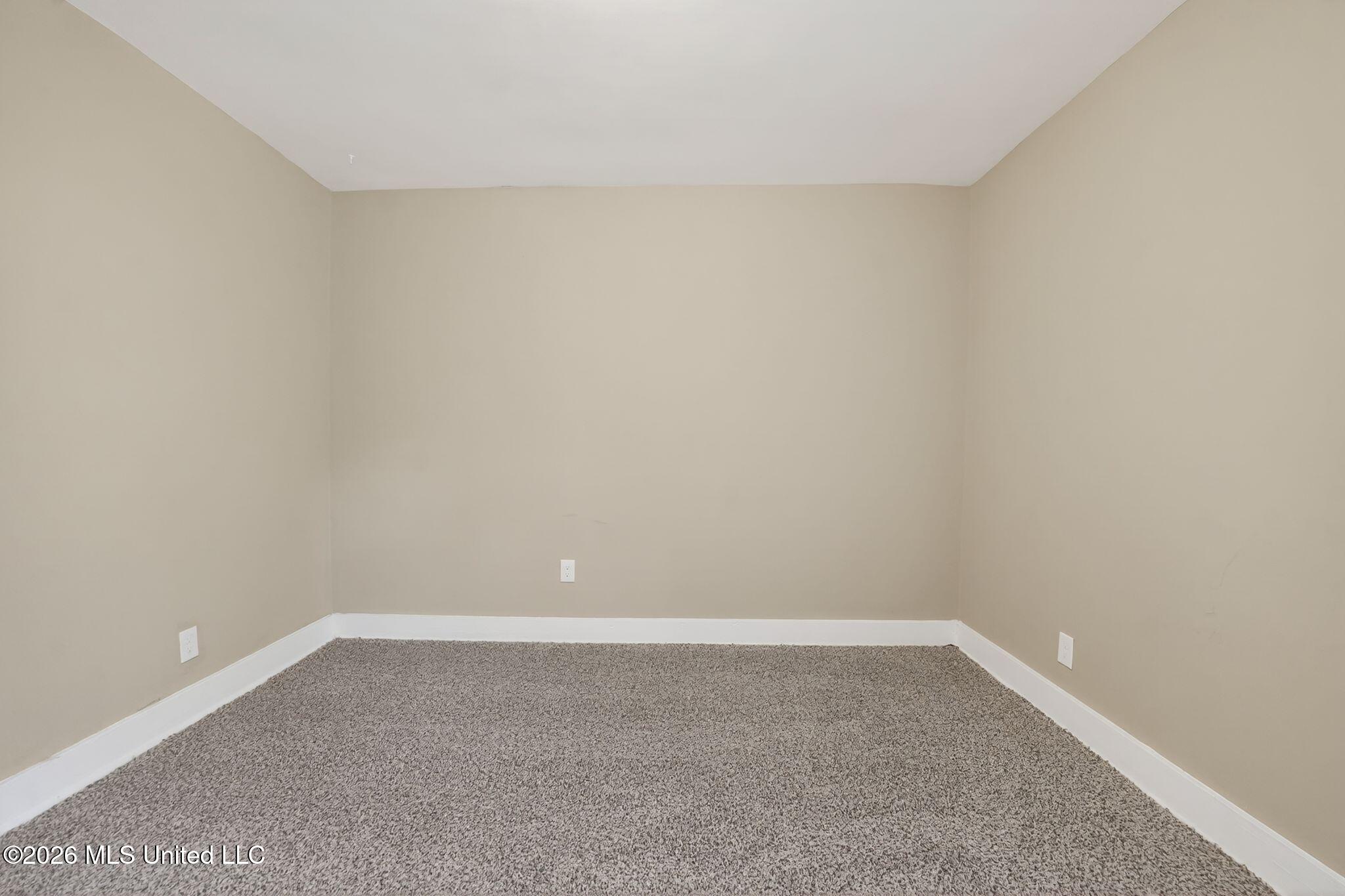 4875 Sheridan Drive Property Photo 11