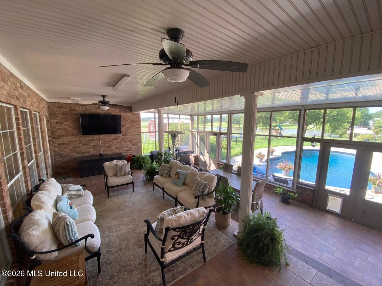 1656 Se Maura Lane Property Photo 3