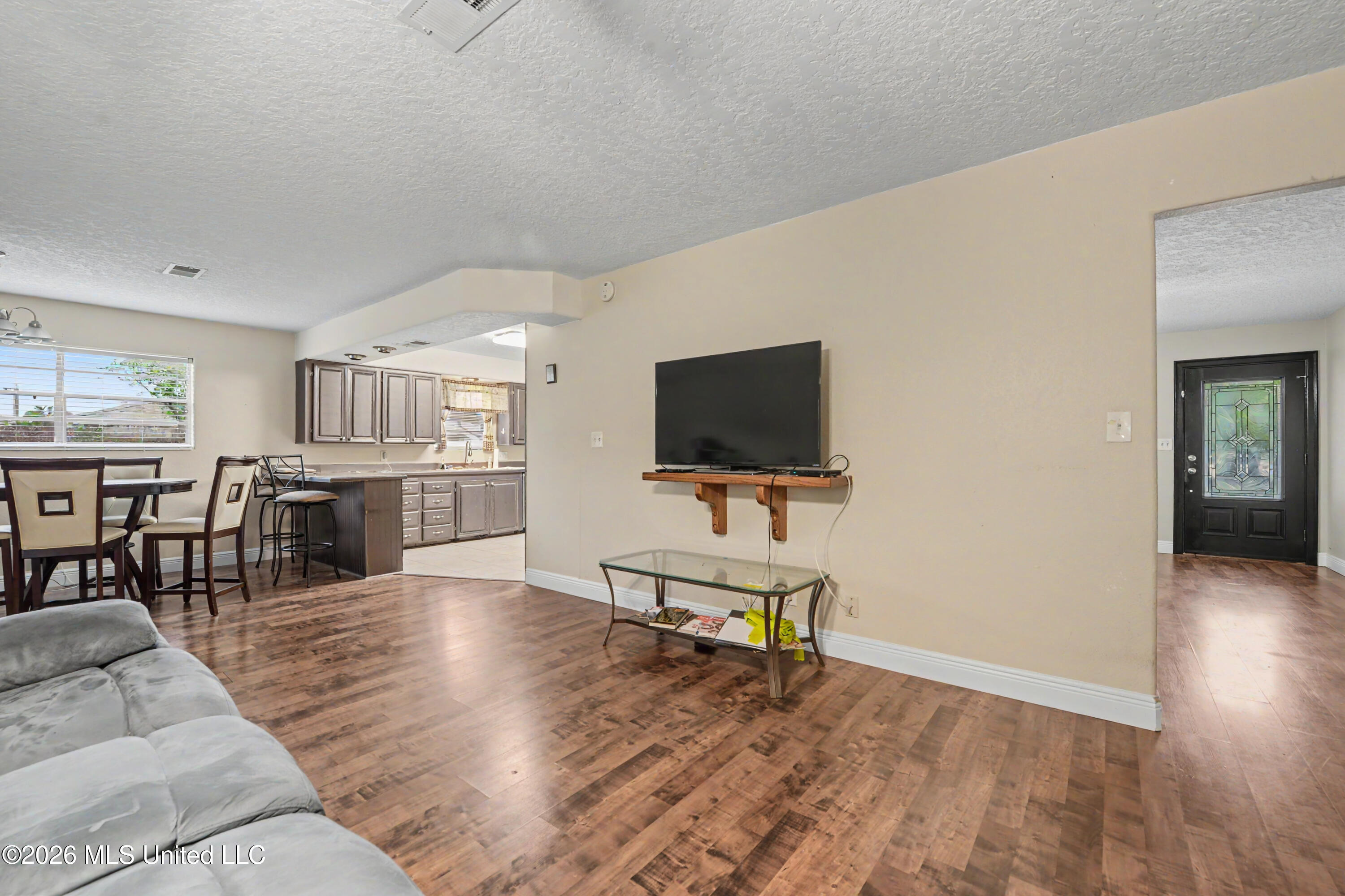 15250 Royal Street Property Photo 6