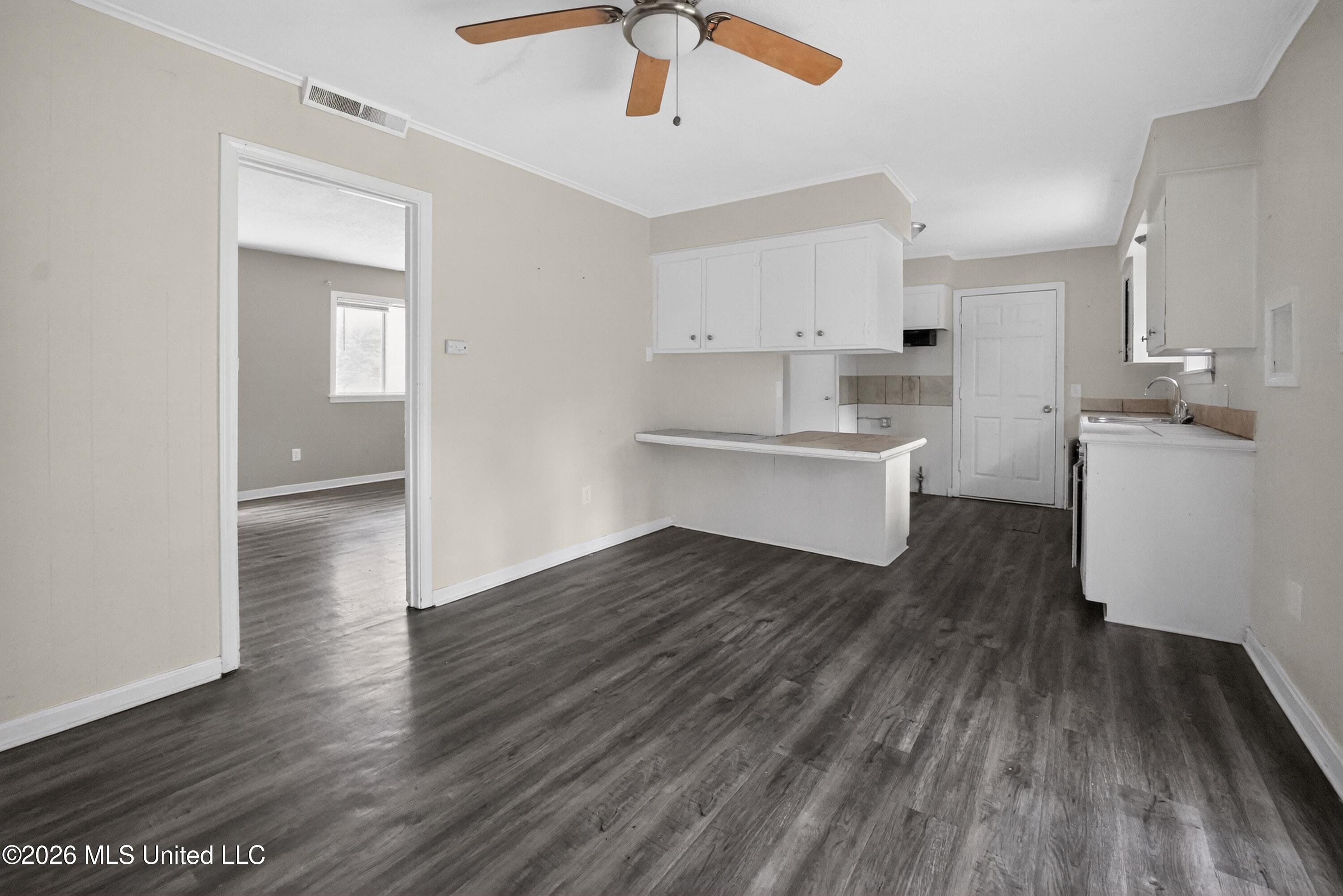 1235 Adkins Boulevard Property Photo 9