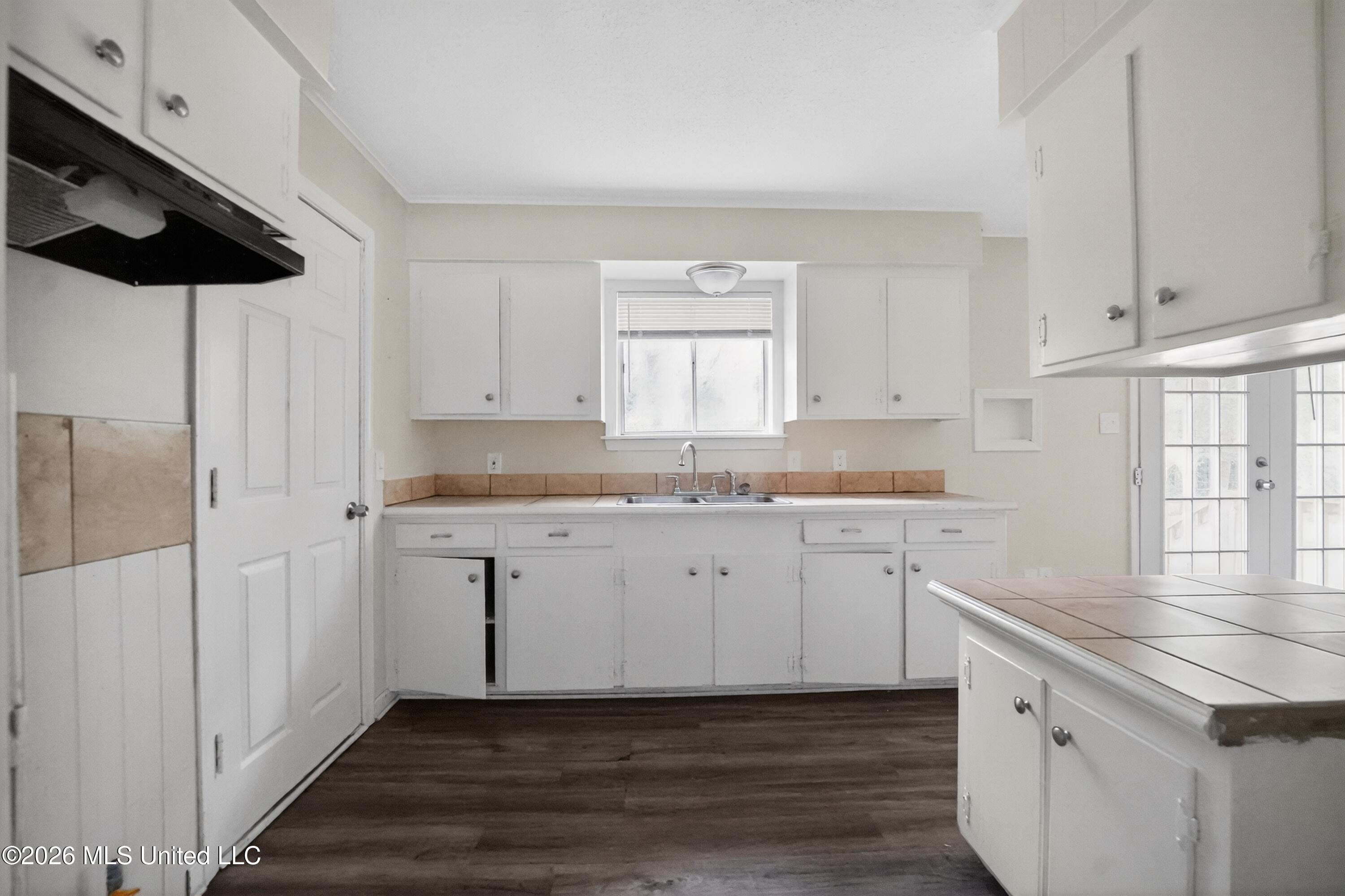 1235 Adkins Boulevard Property Photo 10