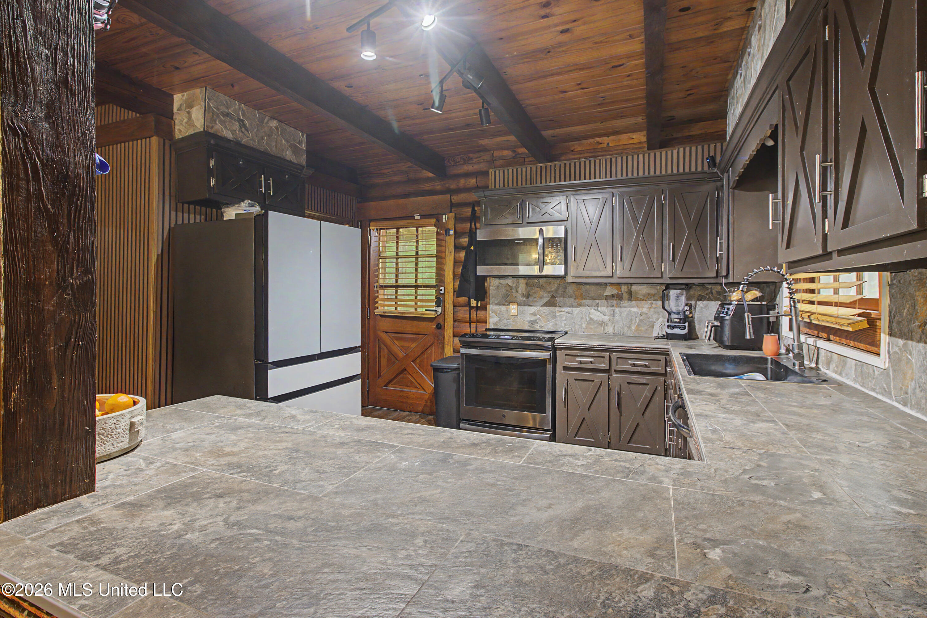11021 Johns Bayou Road Property Photo 6