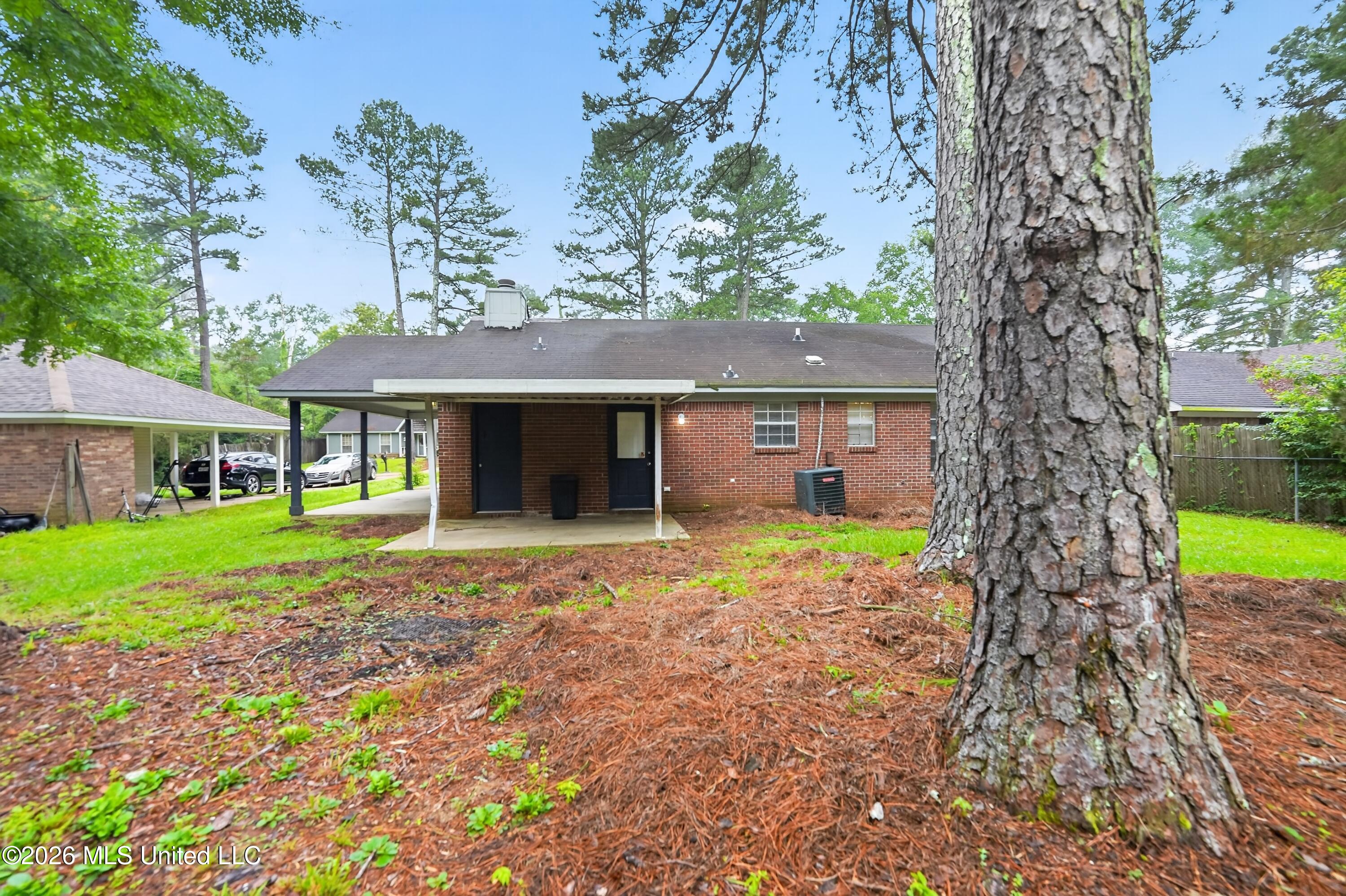 1438 Summit Avenue Property Photo 1
