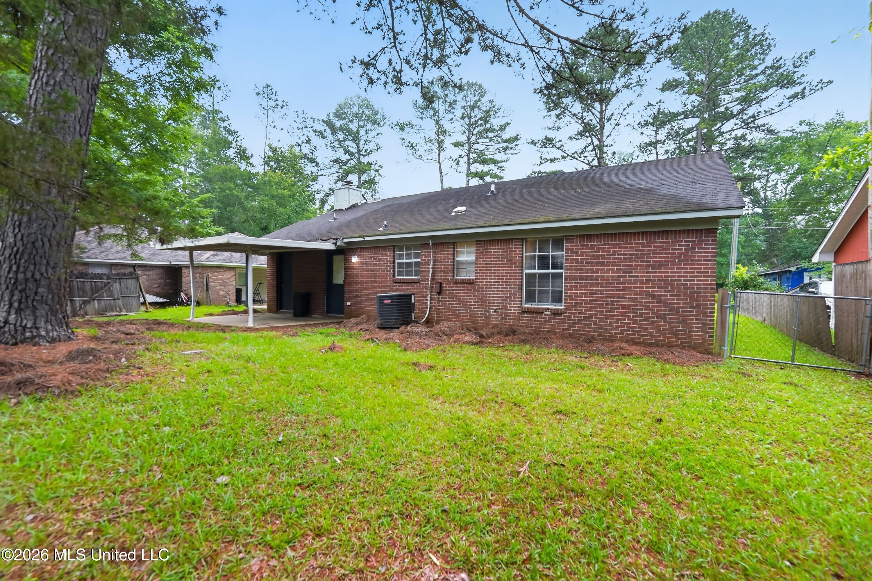 1438 Summit Avenue Property Photo 2