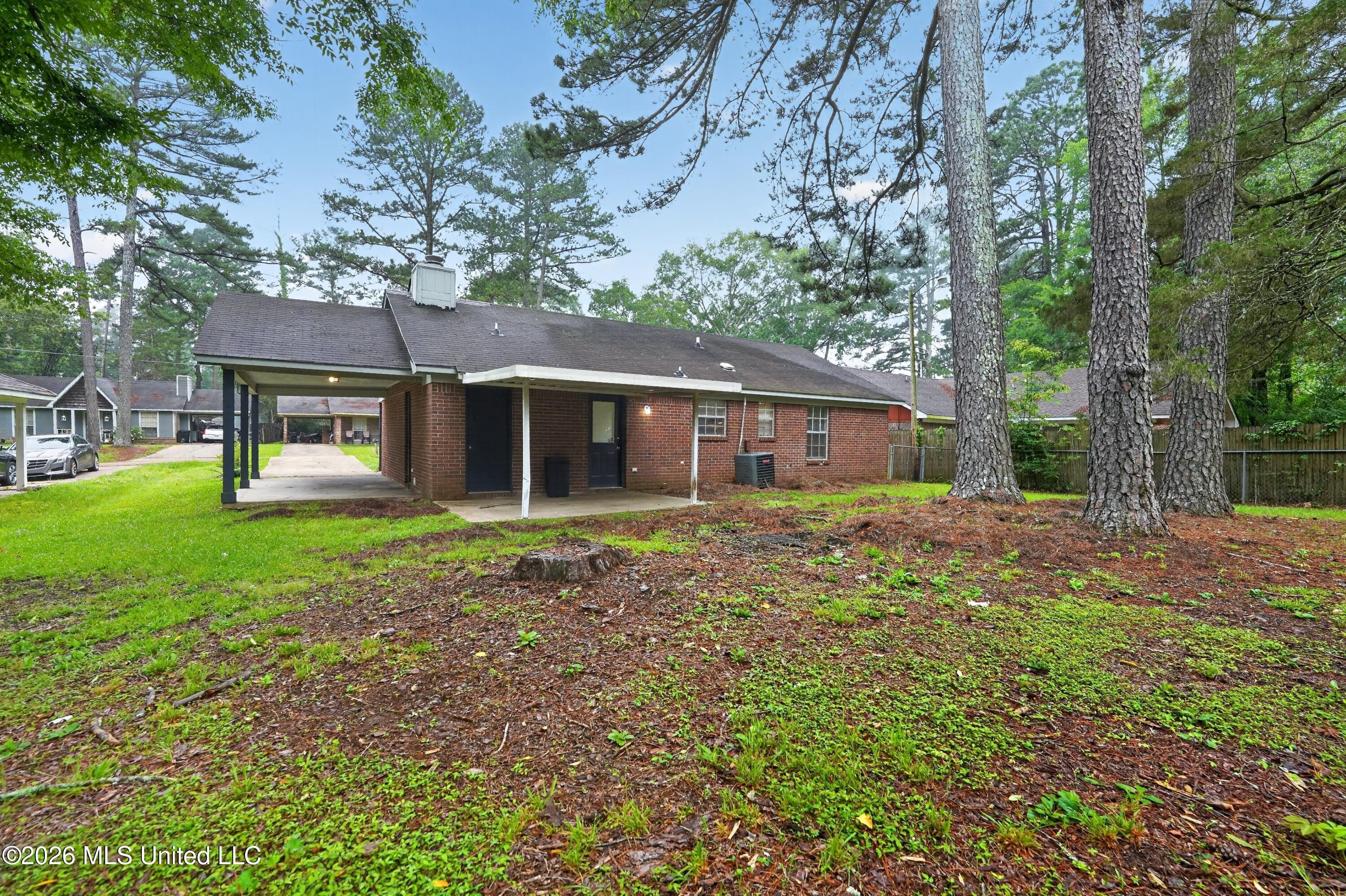 1438 Summit Avenue Property Photo 4