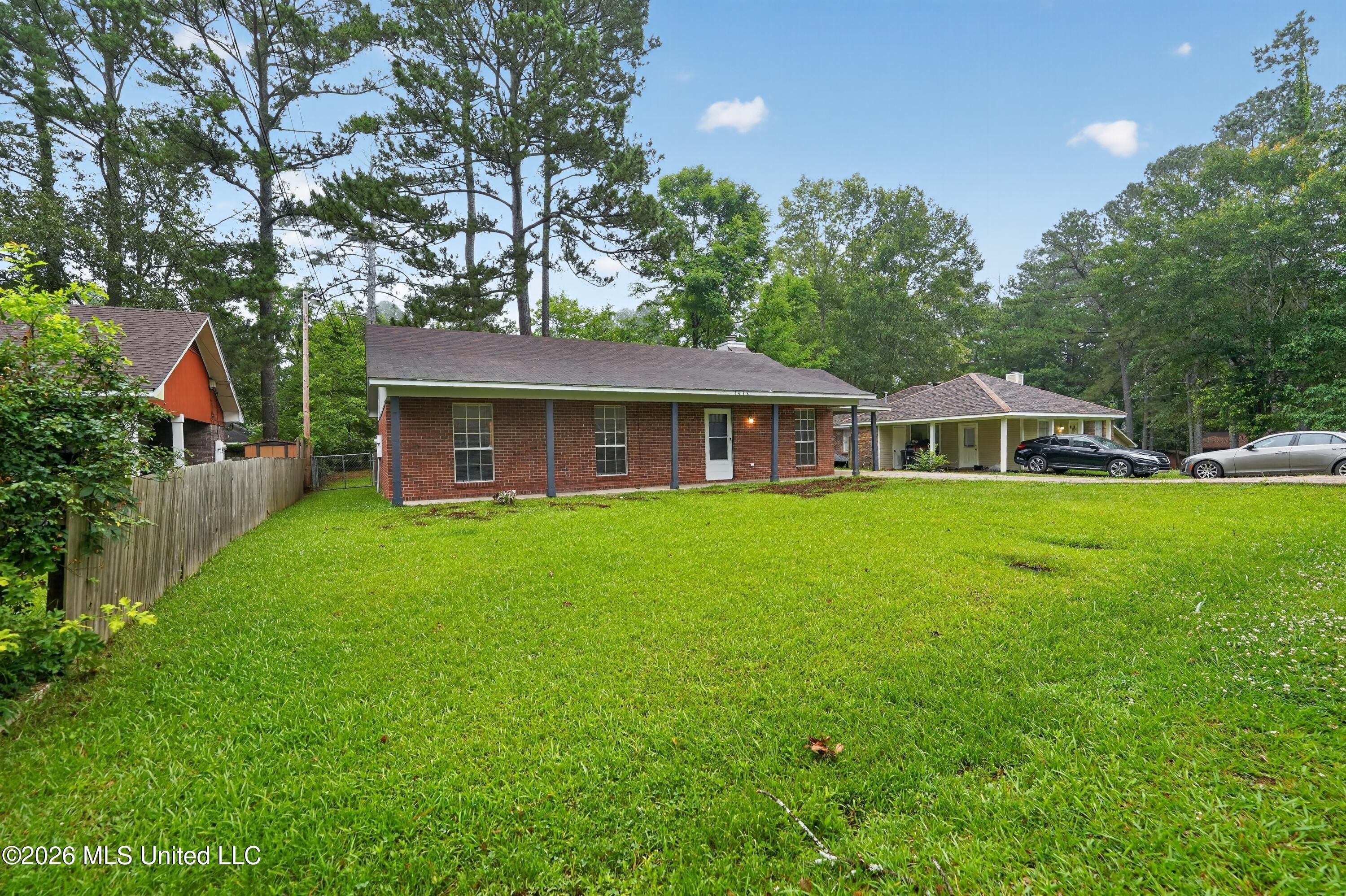 1438 Summit Avenue Property Photo 5