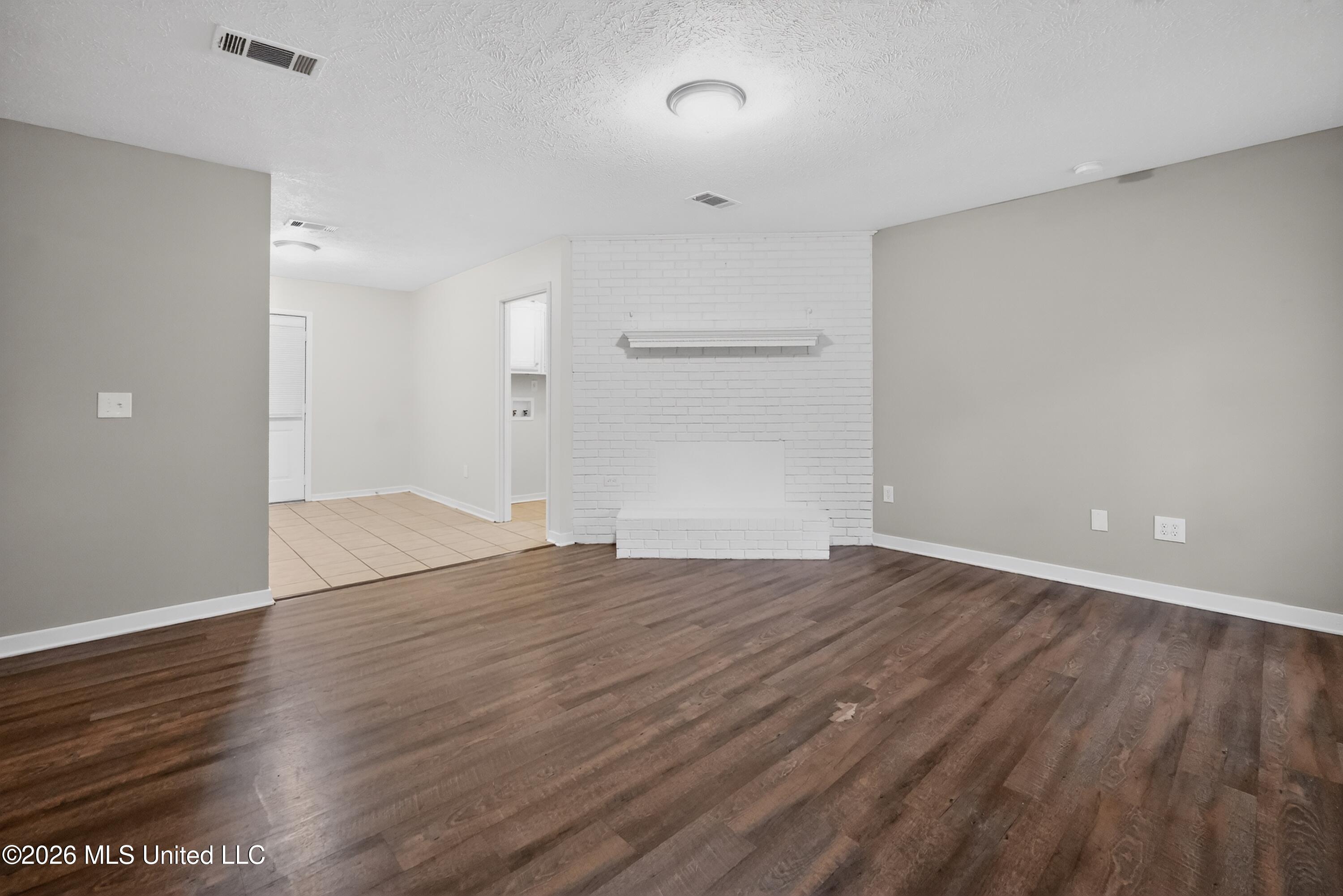 1438 Summit Avenue Property Photo 8