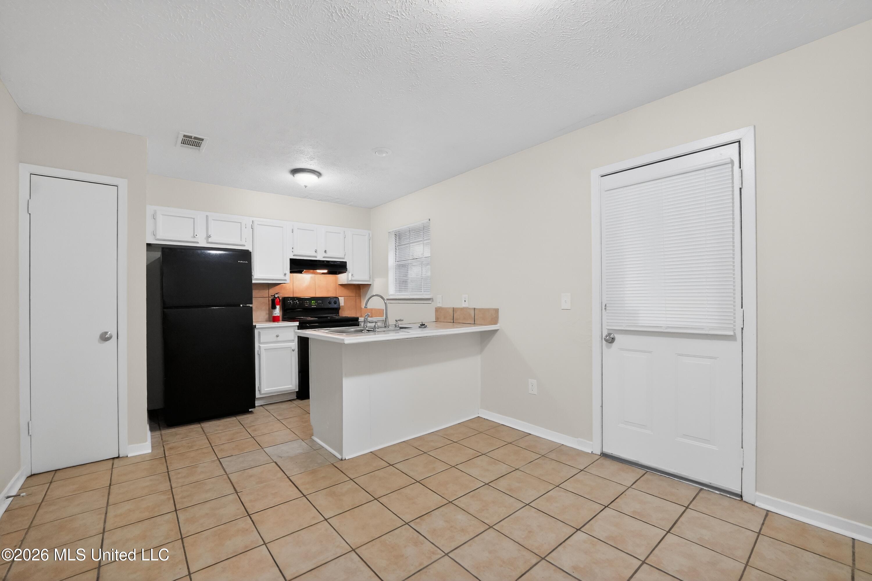1438 Summit Avenue Property Photo 9